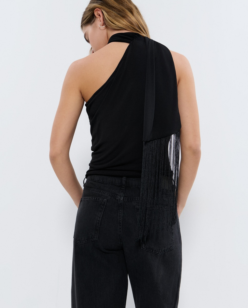 T-shirt com Cachecol e Franjas Preto-2
