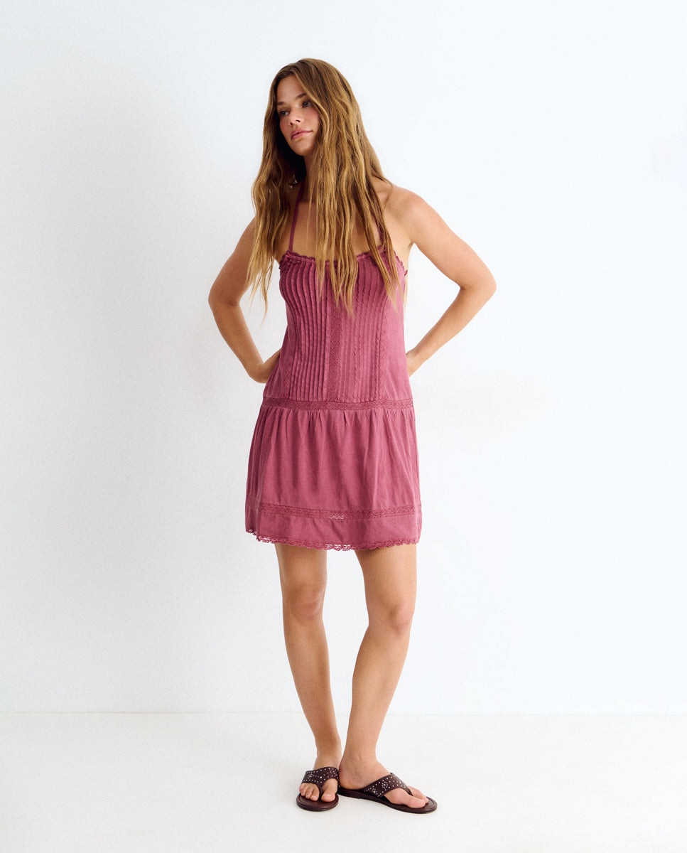 Imagem 0 de Vestido Curto de Alças com Pregas e Rendas