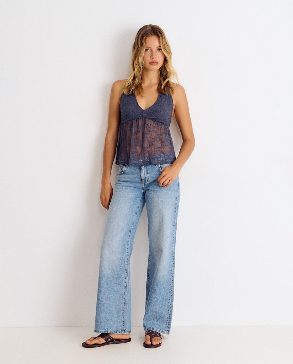 Top com Renda e Gola Halter Azul-3