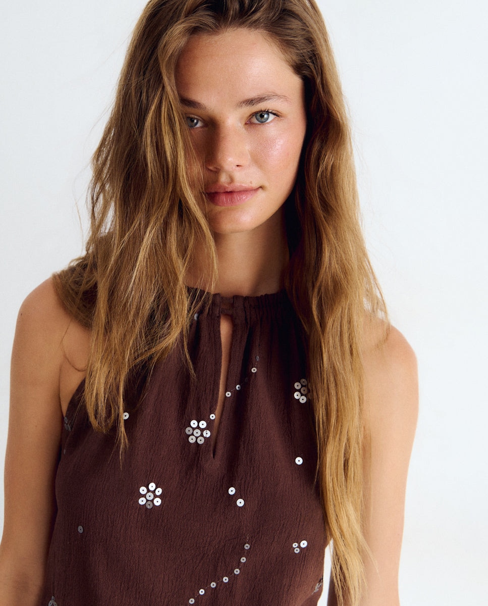 Vestido Curto com Gola Halter e Lantejoulas Castanho-chocolate-4