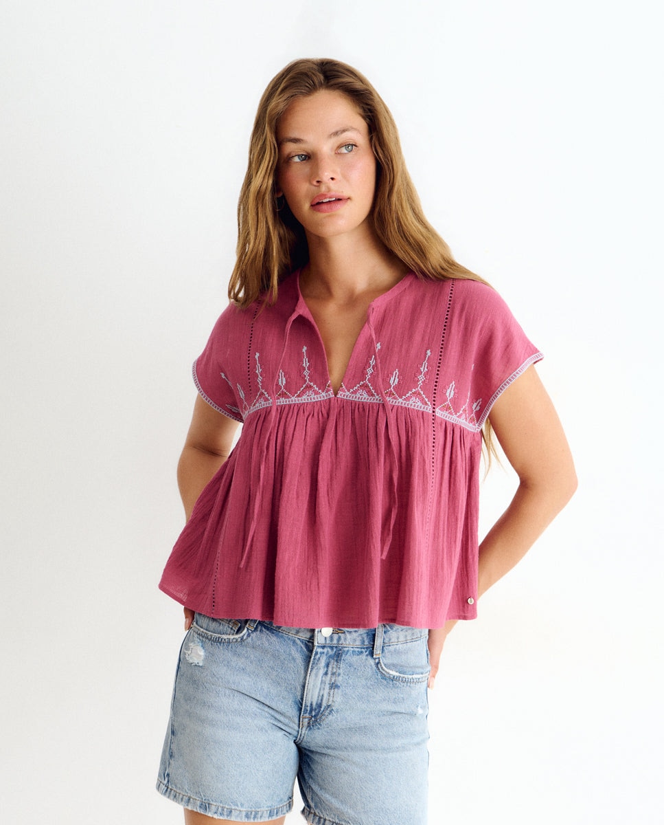 Imagem 0 de Blusa com Bordados