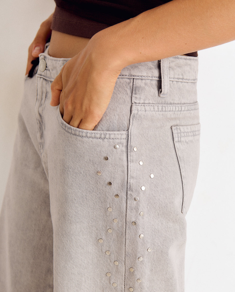 Imagem 0 de Jeans Largos com Tachas Laterais