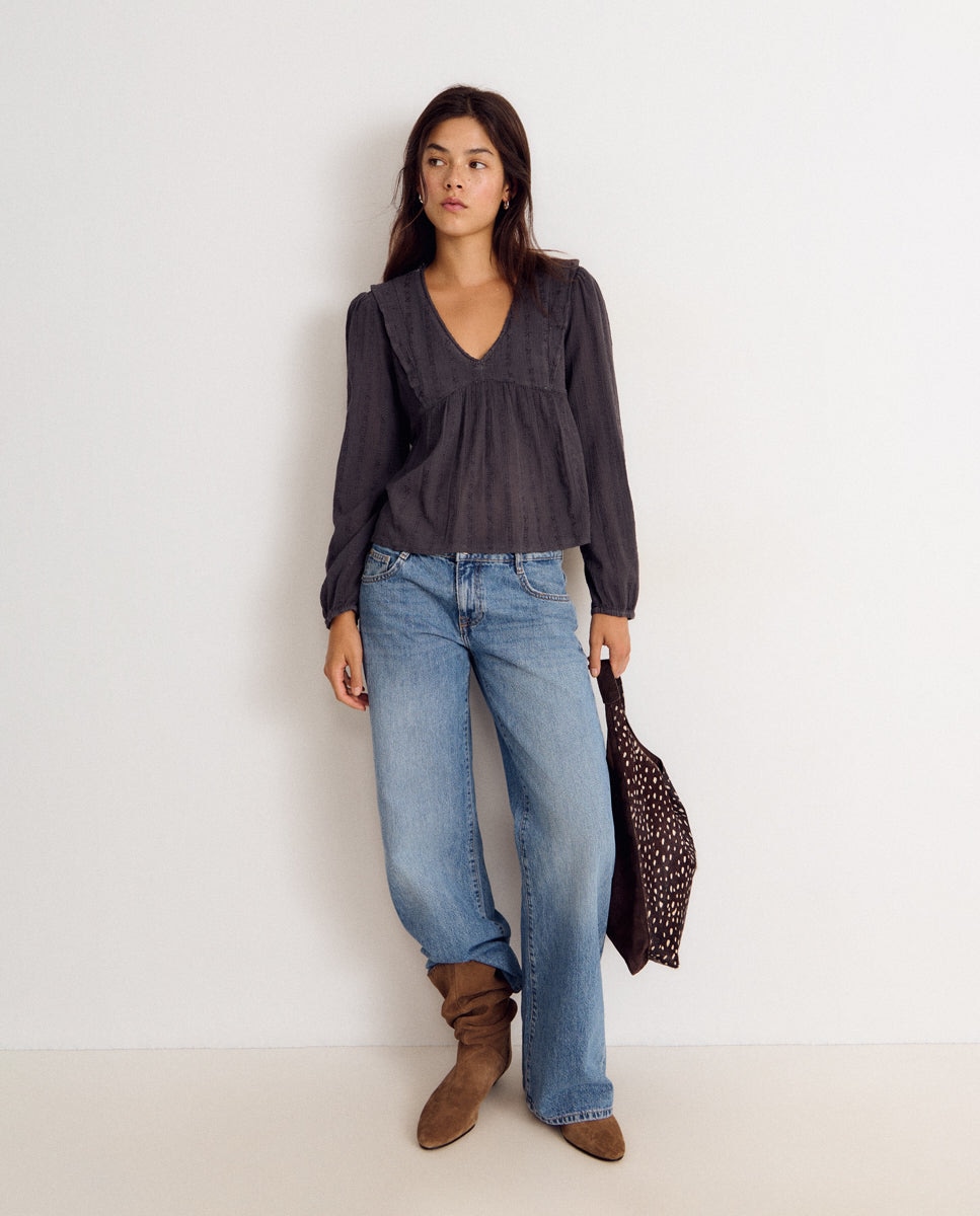 Blusa de Gola em V com Bordados Cinzento-3