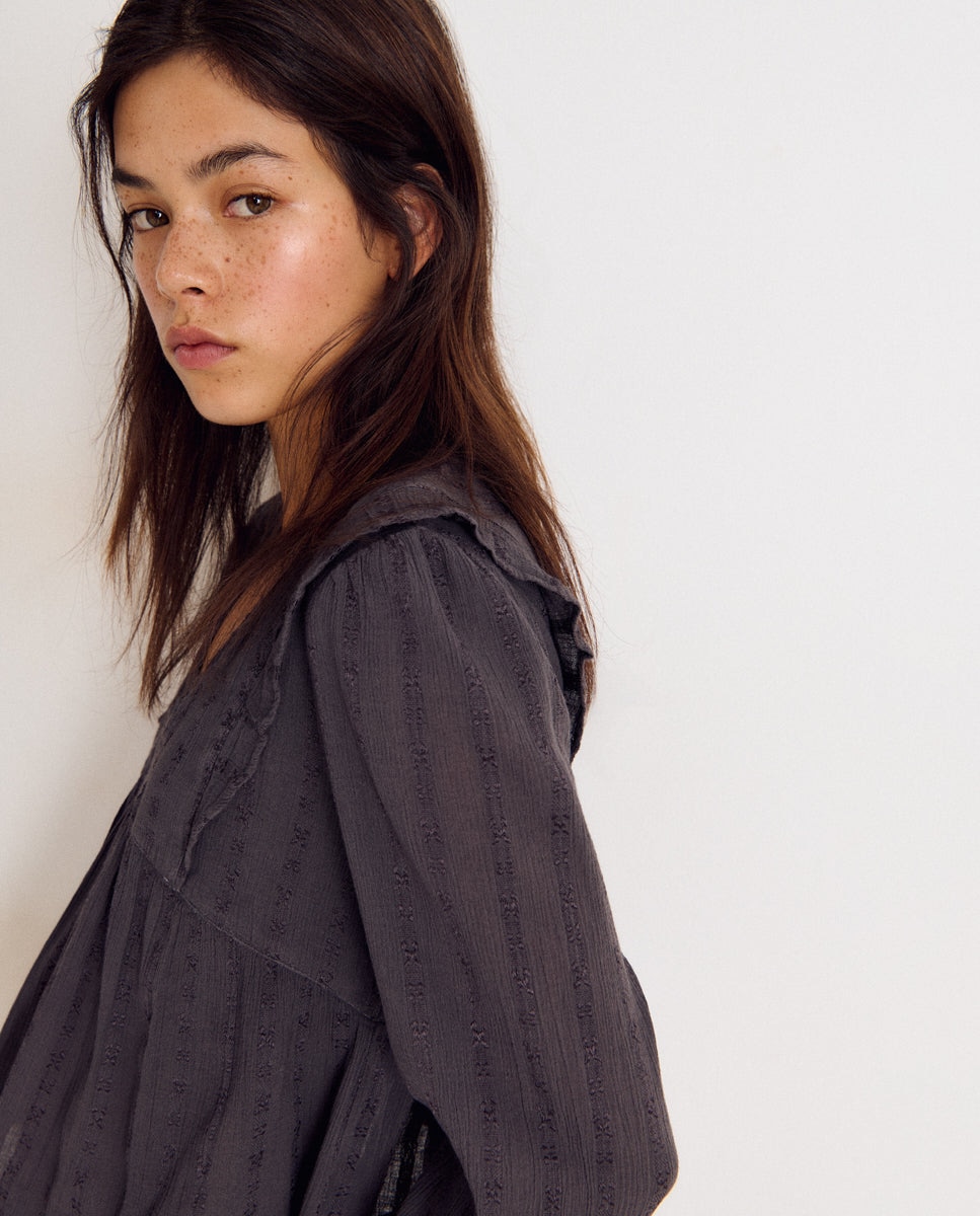 Blusa de Gola em V com Bordados Cinzento-4