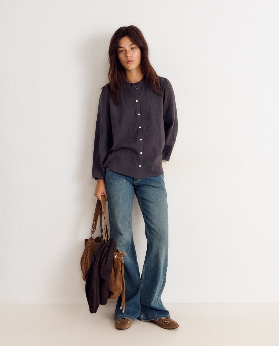 Blusa com Bordados e Botões Cinzento-3
