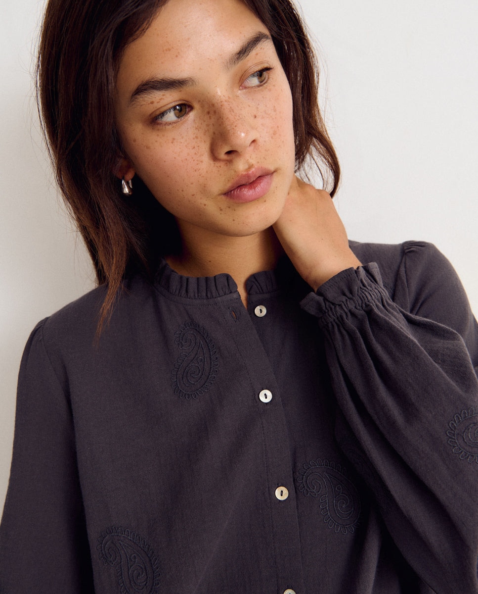 Blusa com Bordados e Botões Cinzento-4
