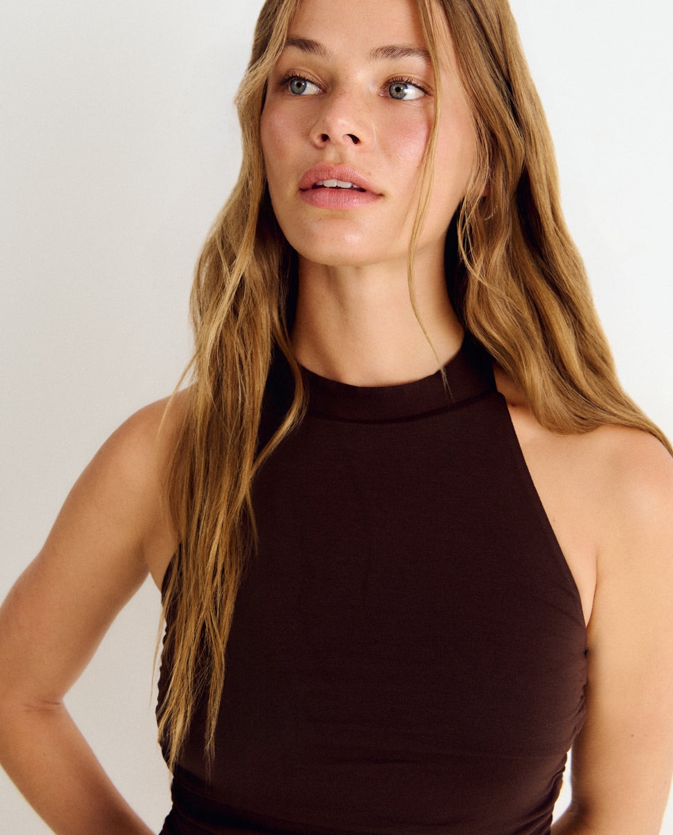 Vestido Curto com Folhos Castanho-5
