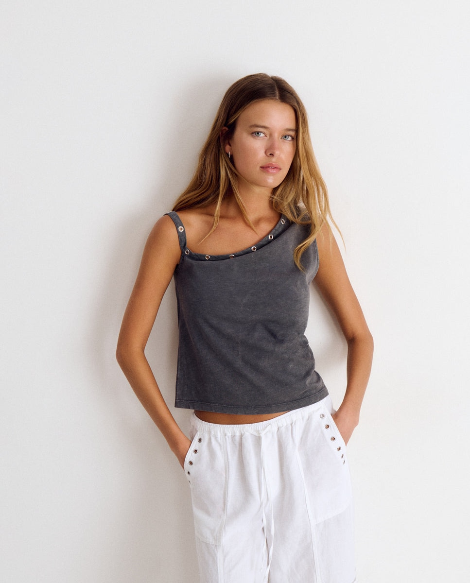 Imagem 0 de T-shirt Assimétrica com Eyelets