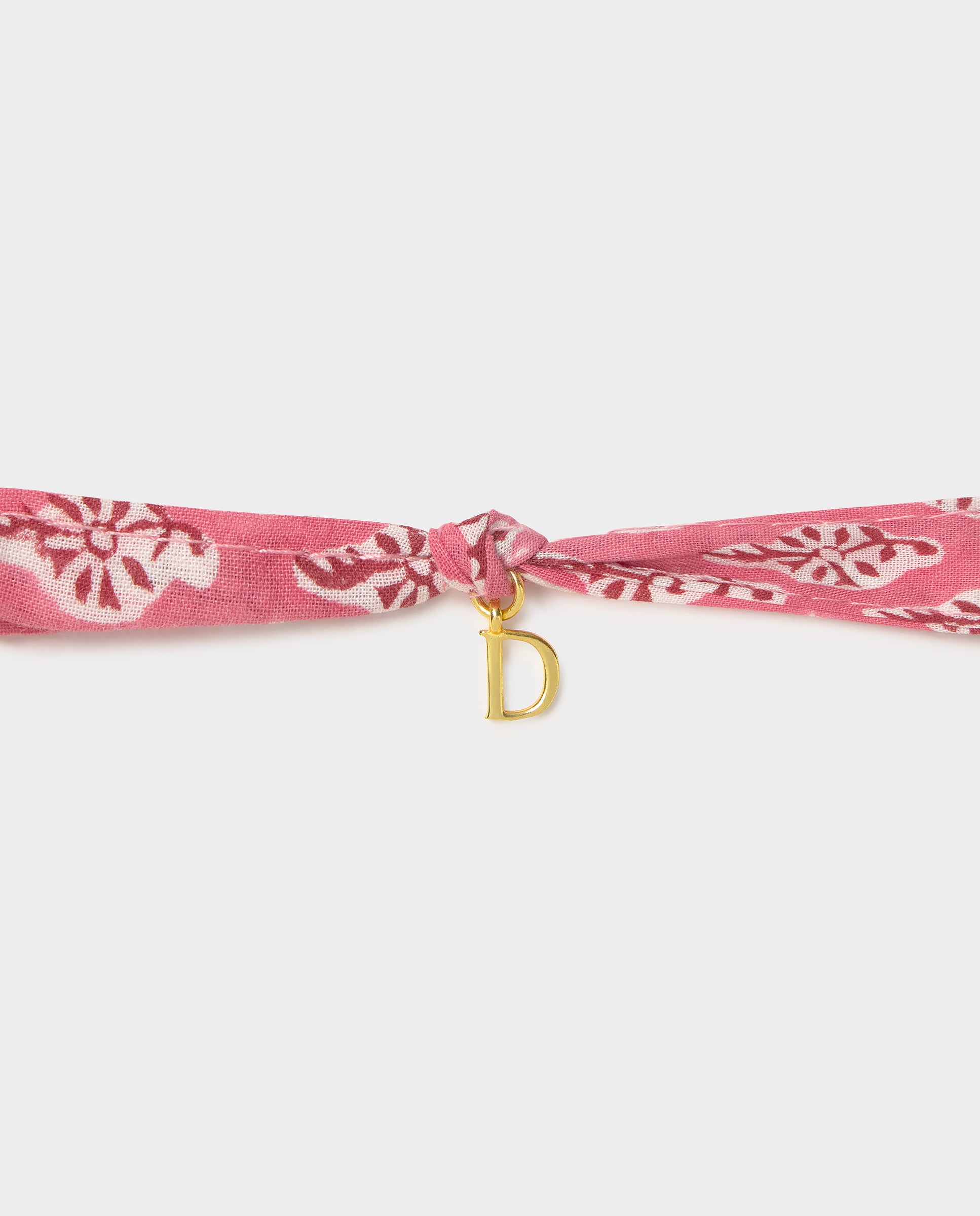 Pulseira com Inicial D Dourado-3