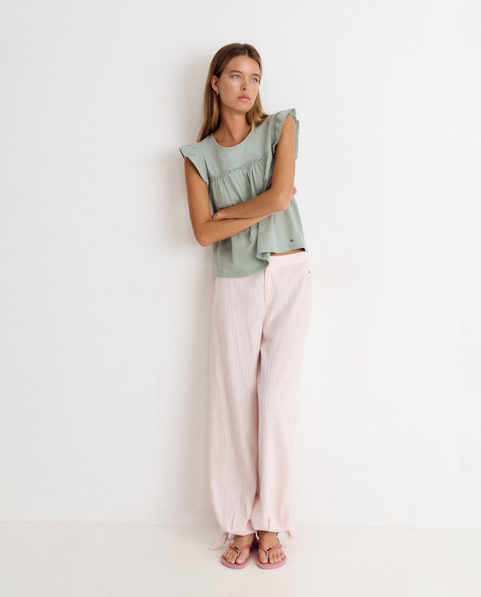 T-shirt com Folhos e Renda Verde-3