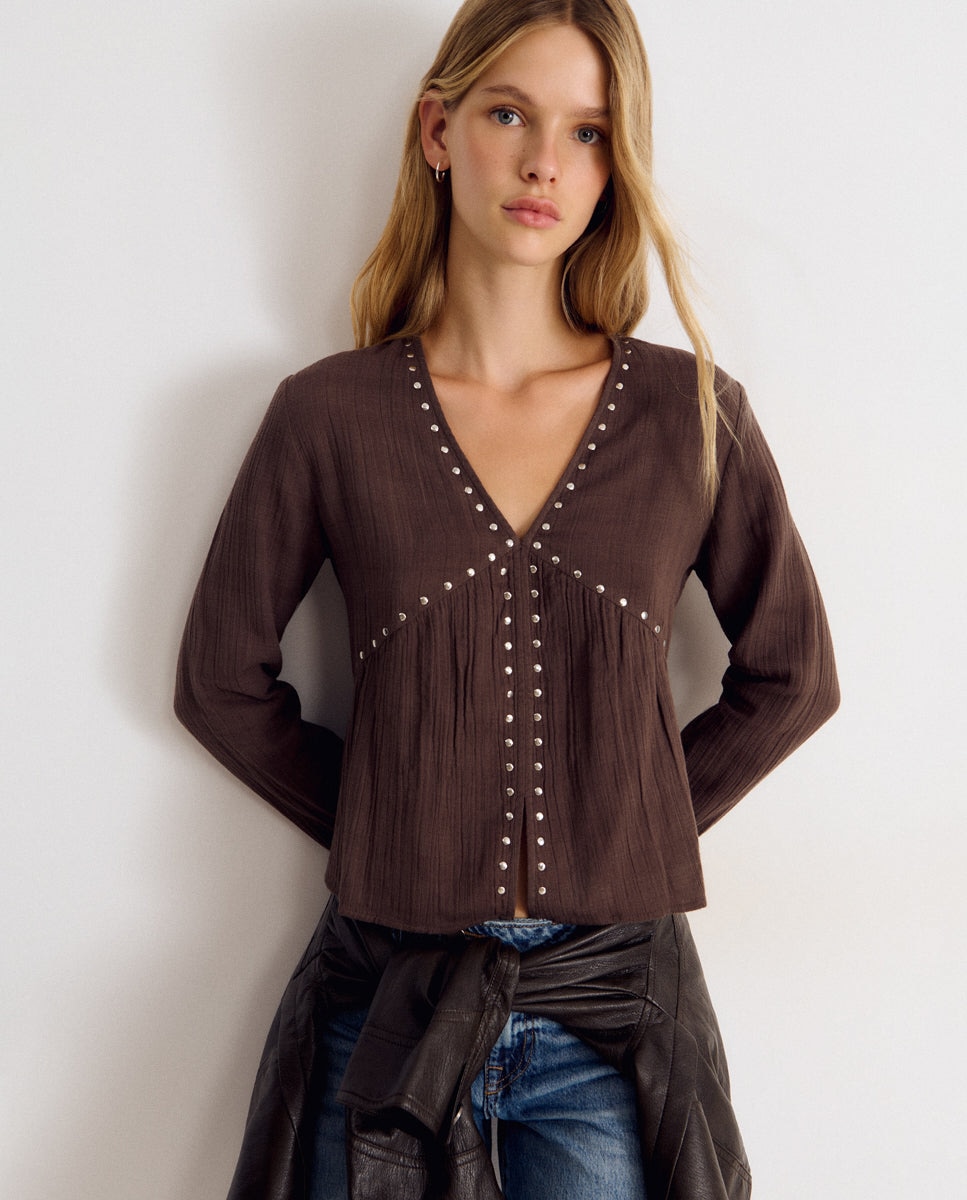 Imagem 0 de Blusa com Gola em V e Tachas