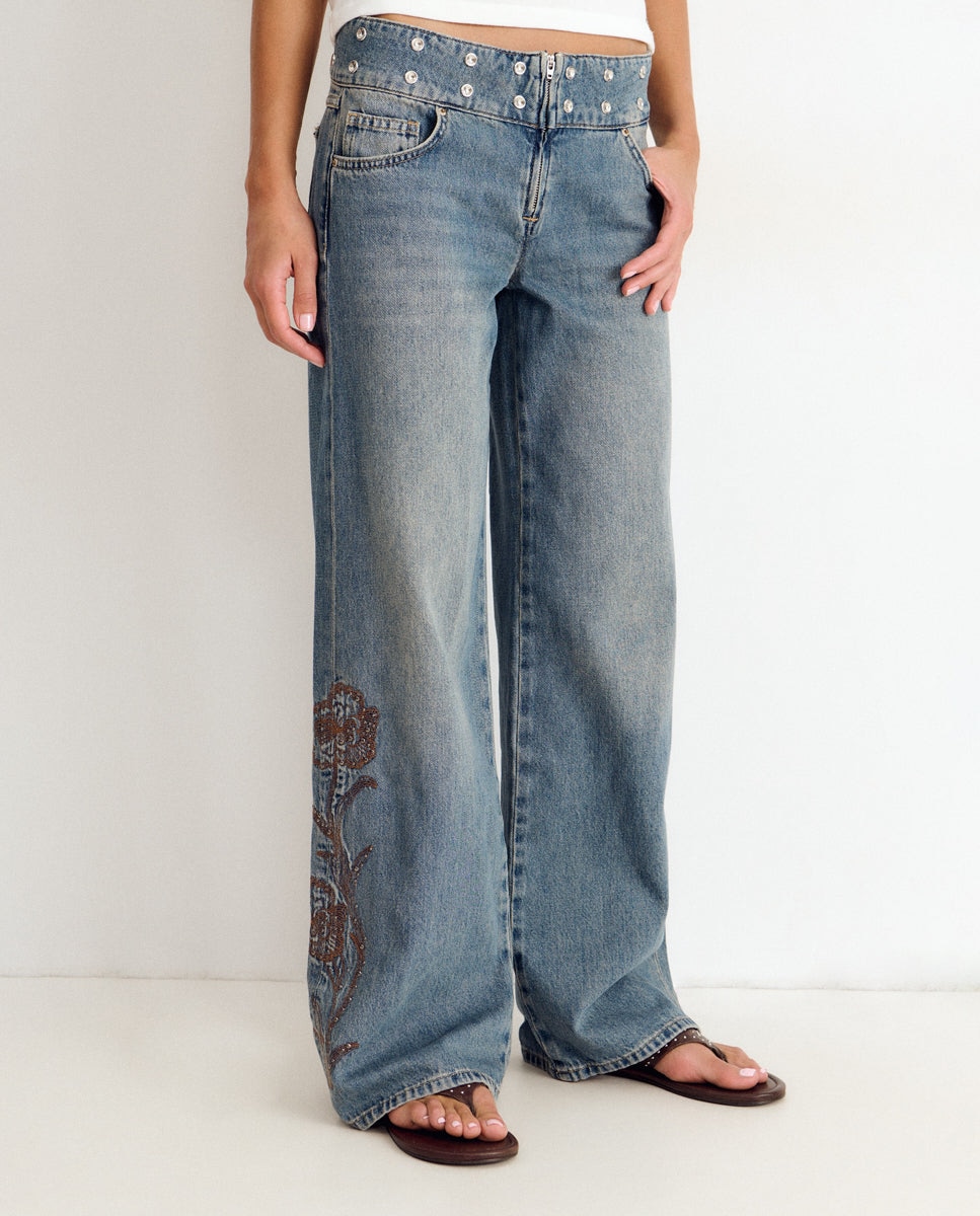 Jeans Largo com Tachas e Bordado Azul-4