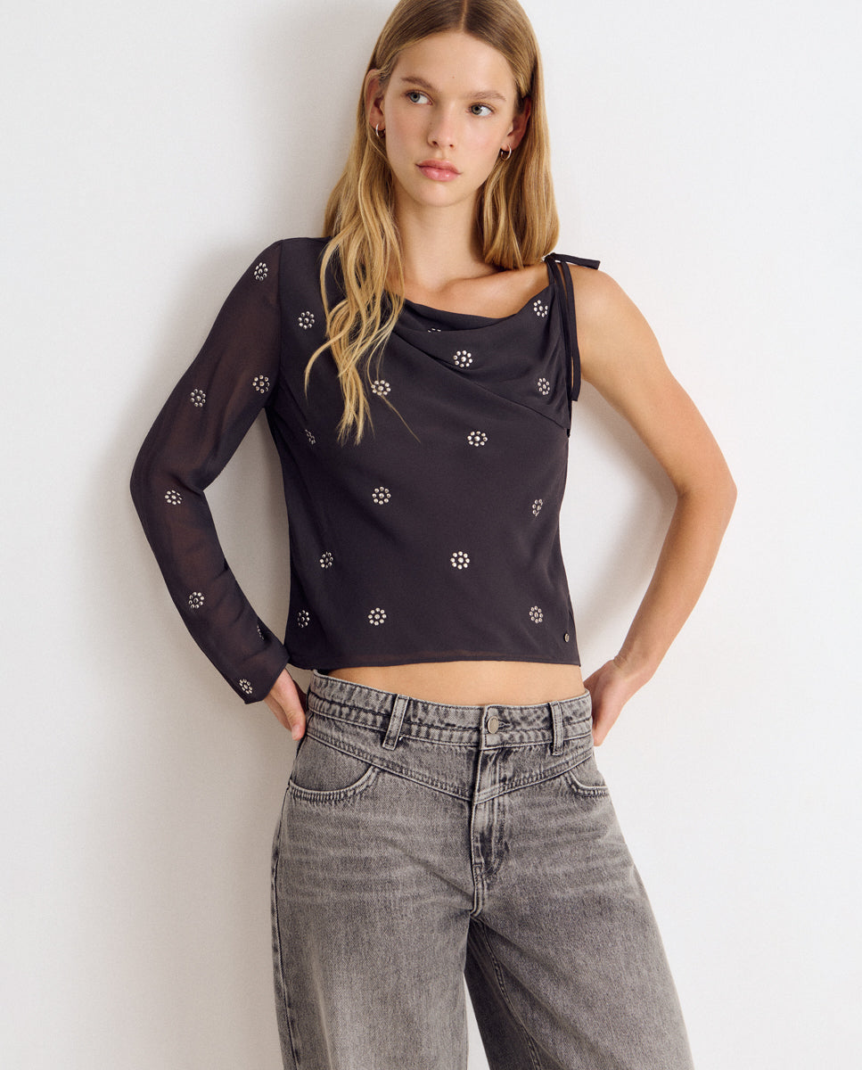 Imagem 0 de Blusa com Tachas de Flores