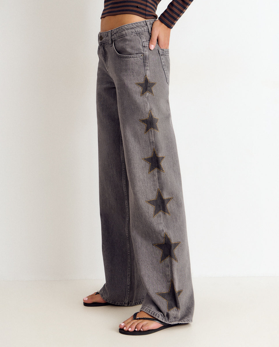 Imagem 0 de Jeans Largos com Estrelas na Lateral