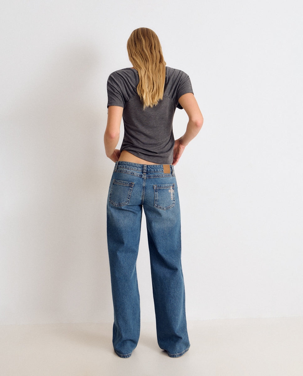 Imagem 0 de Jeans com Corte a Direito e Detalhe de Cruz de Tachas