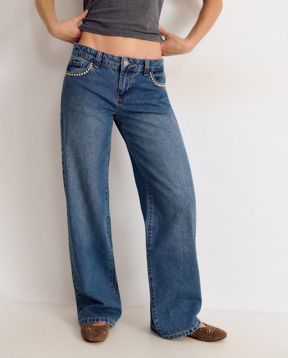 Jeans com Corte a Direito e Detalhe de Cruz de Tachas Azul-3