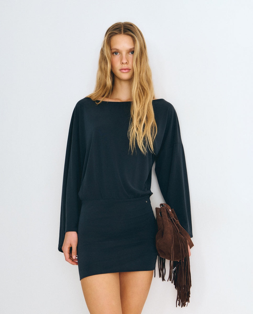 Vestido Curto com Capa Preto-3
