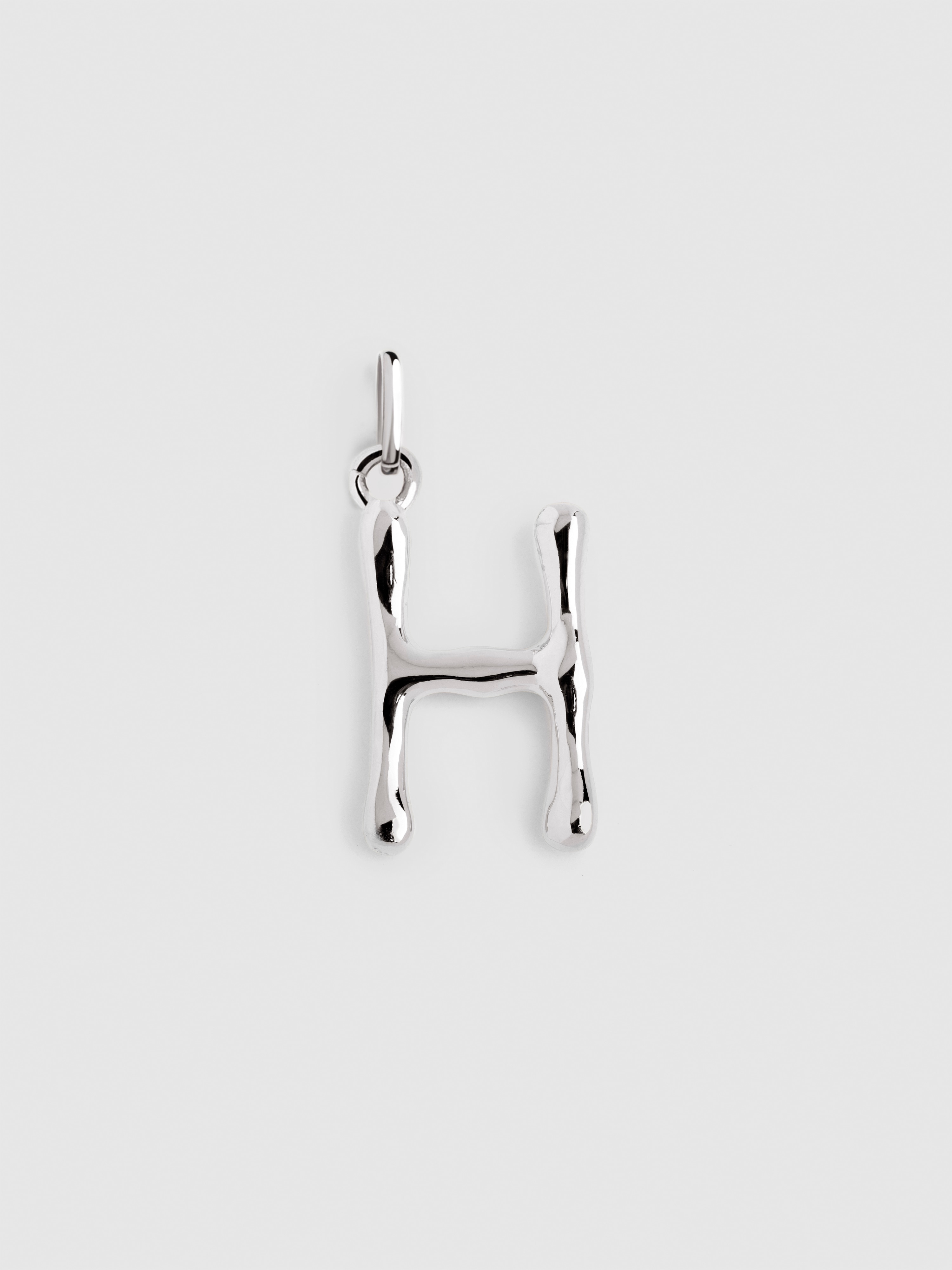 Charm Letter Xl de Liga de Metais Banhado em Ródio Letra H Prateado-1