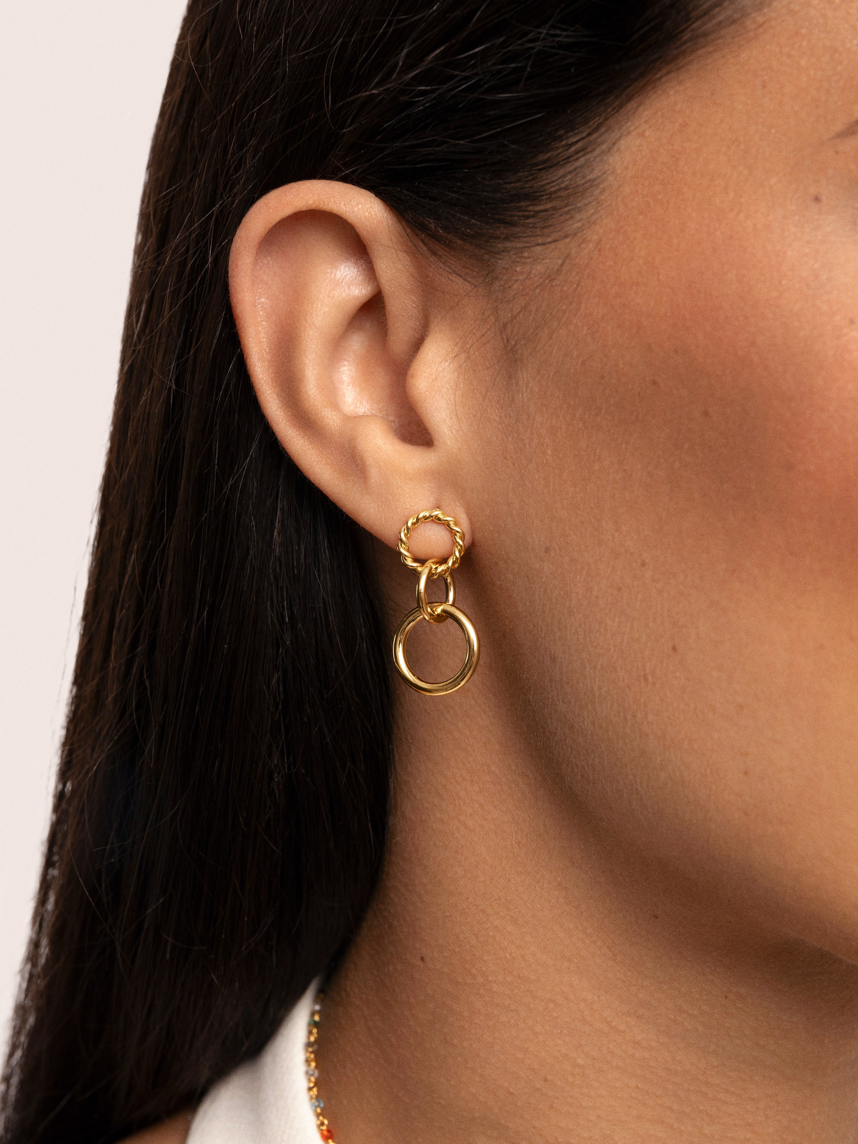Brincos Circles Twist de Liga de Metais Banhados a Ouro Dourado-3