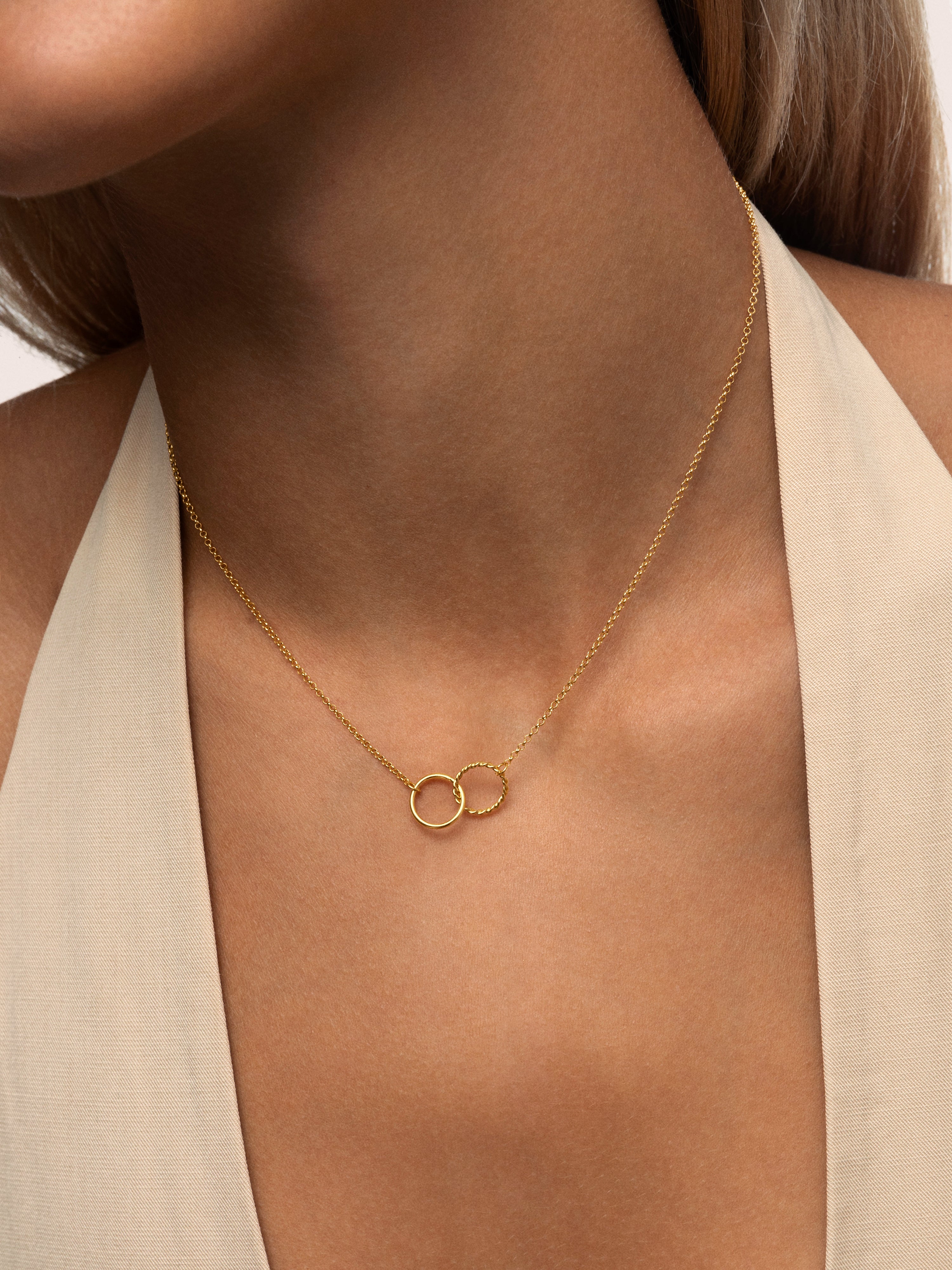 Colar Circles Twist de Liga de Metais Banhado a Ouro Dourado-3