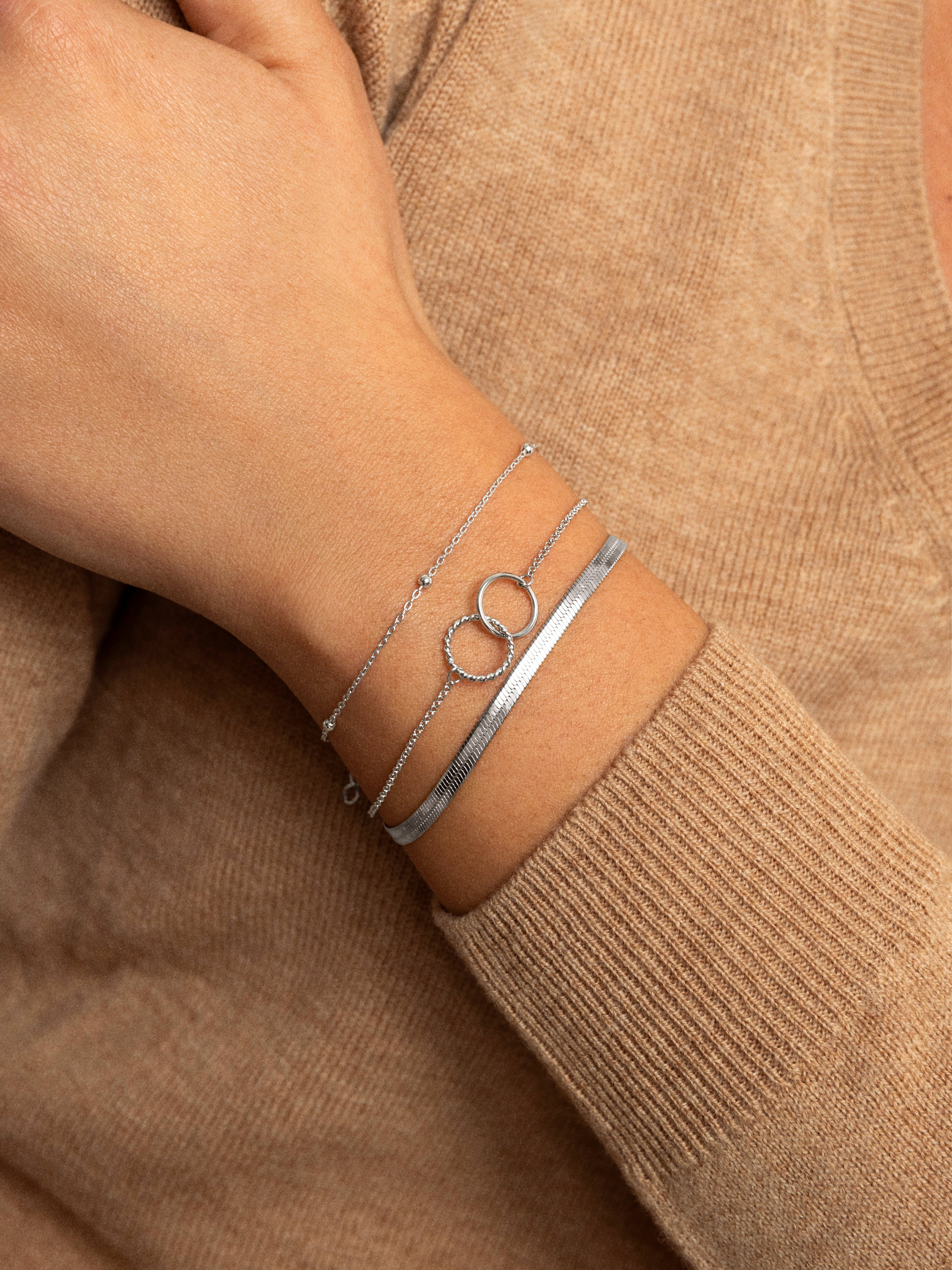 Pulseira de Corrente Circles Twist de Liga de Metais Banhada em Ródio Prateado-3