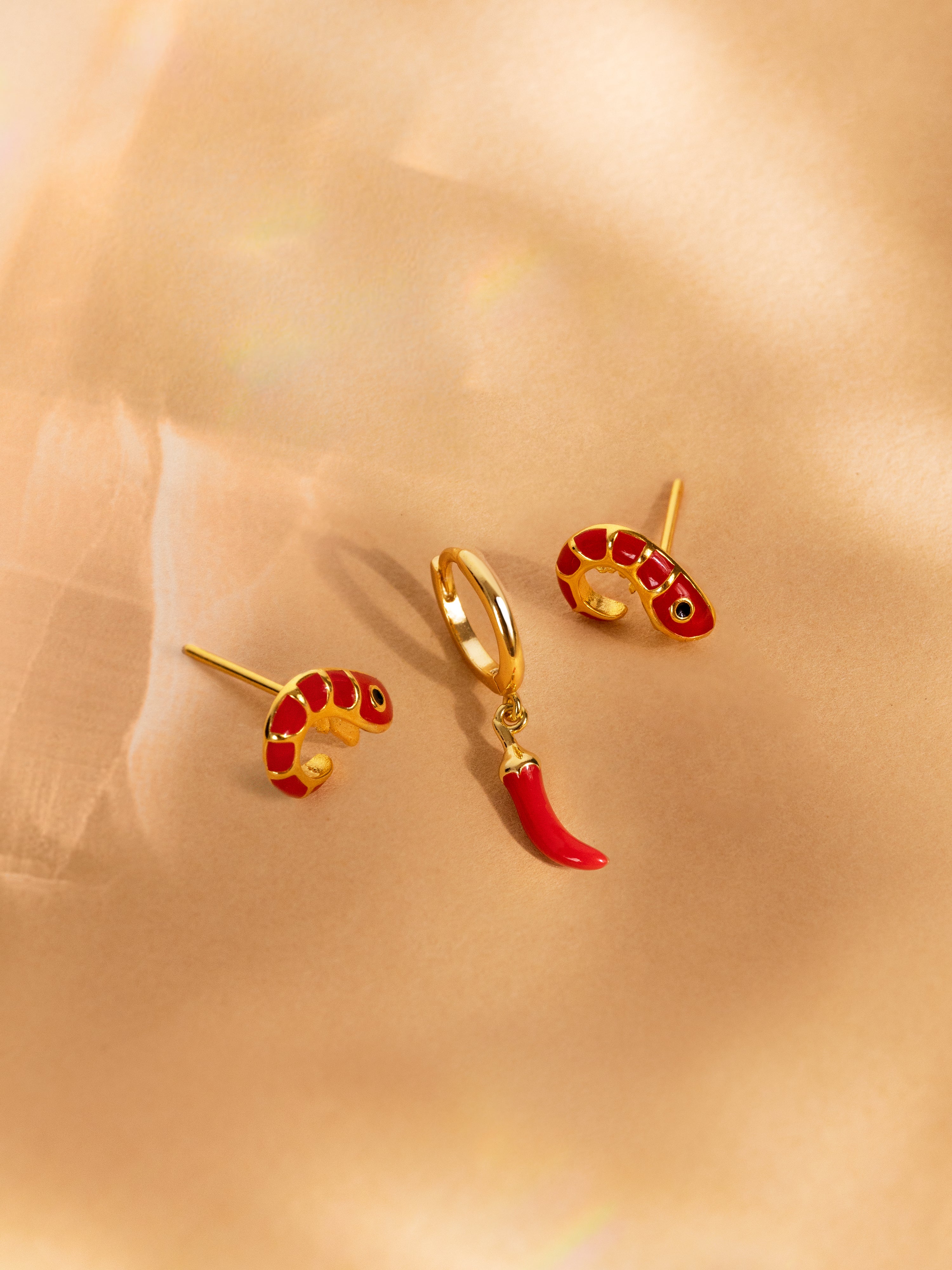 Brinco Individual Prawn Enamel de Liga de Metais Banhados em Ouro Vermelho-5