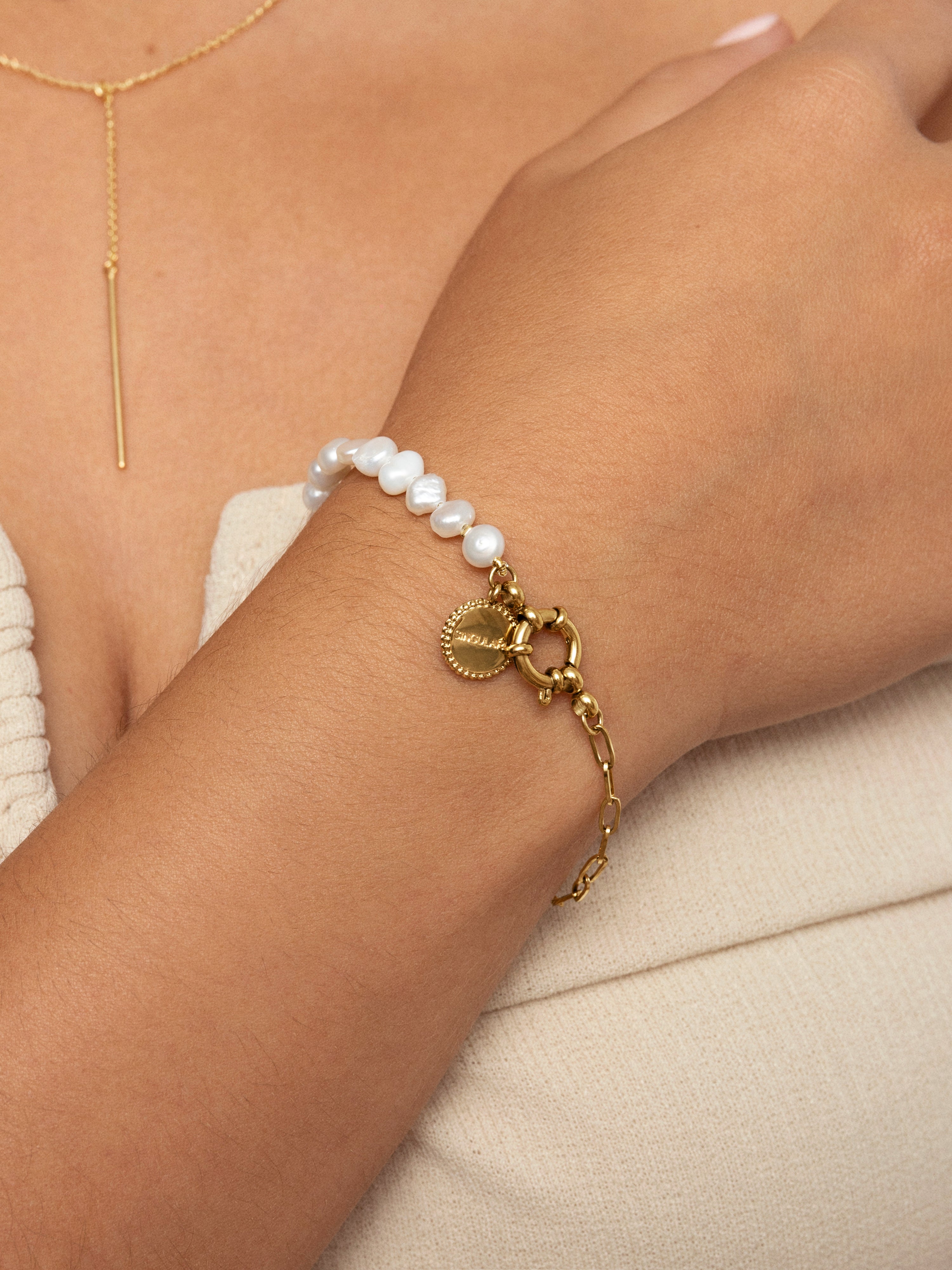 Pulseira com Elos Chic Pearl de Aço Banhada a Ouro Dourado-3