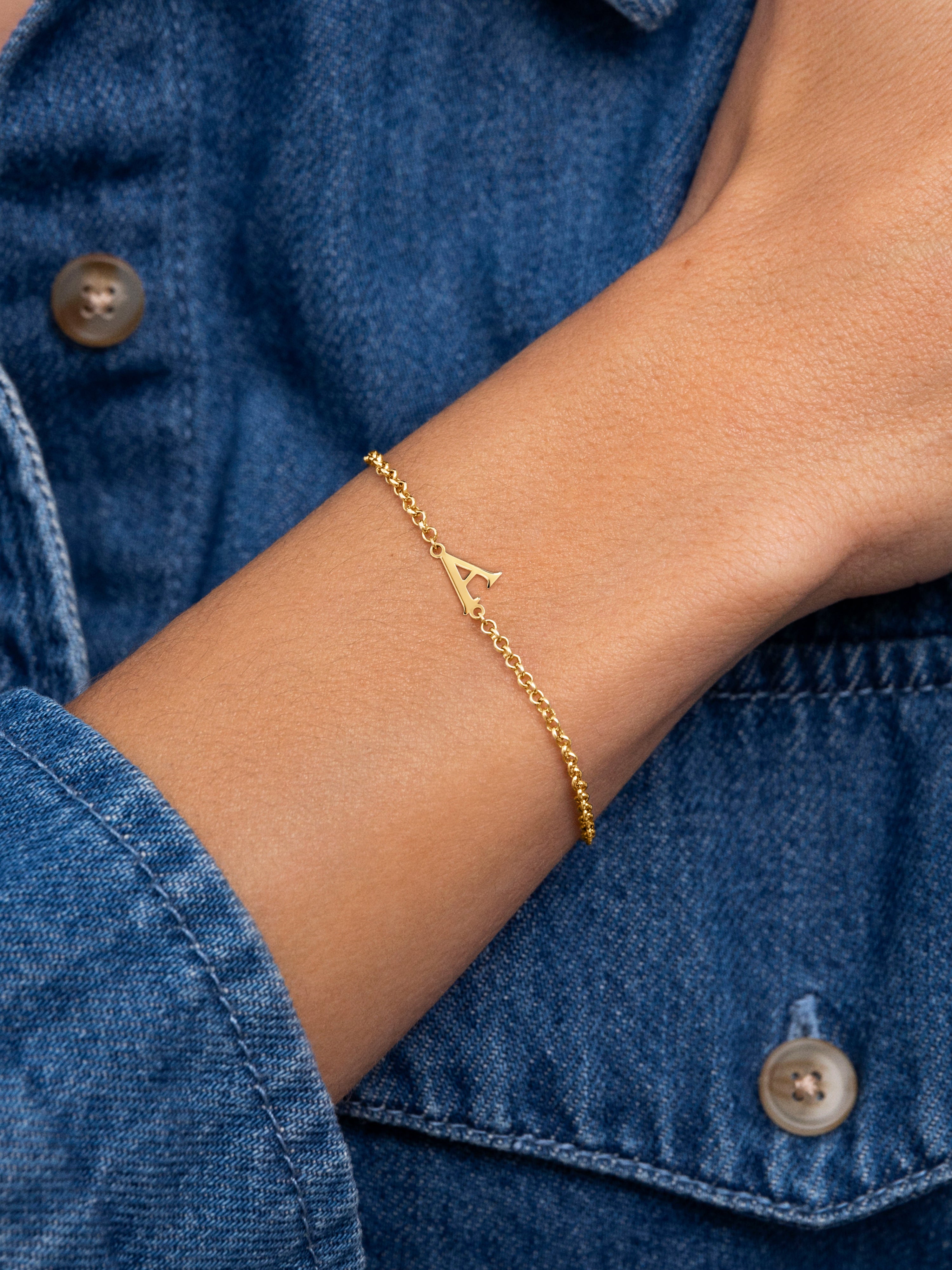 Pulseira de Corrente Single Letter de Prata Banhada em Ouro Letra a Dourado-3