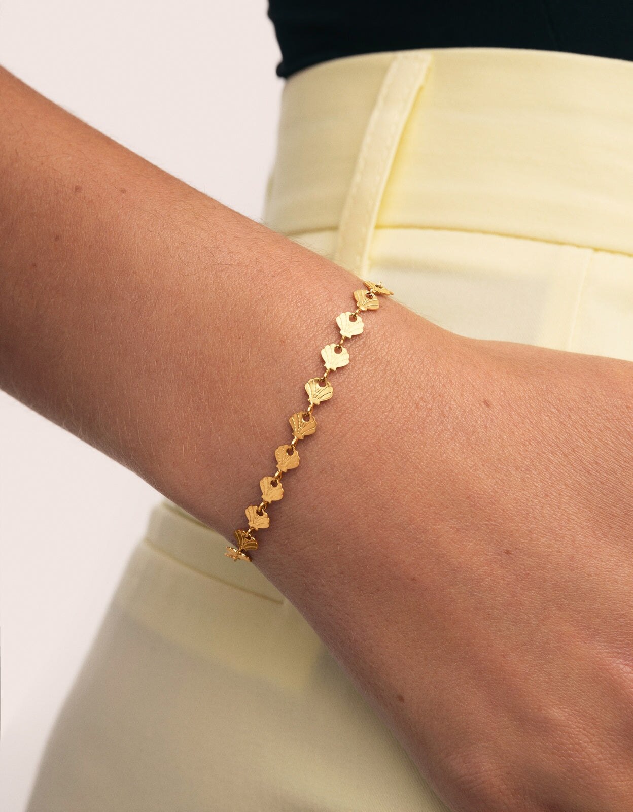 Pulseira com Elos Shells de Aço Banhado a Ouro Dourado-5