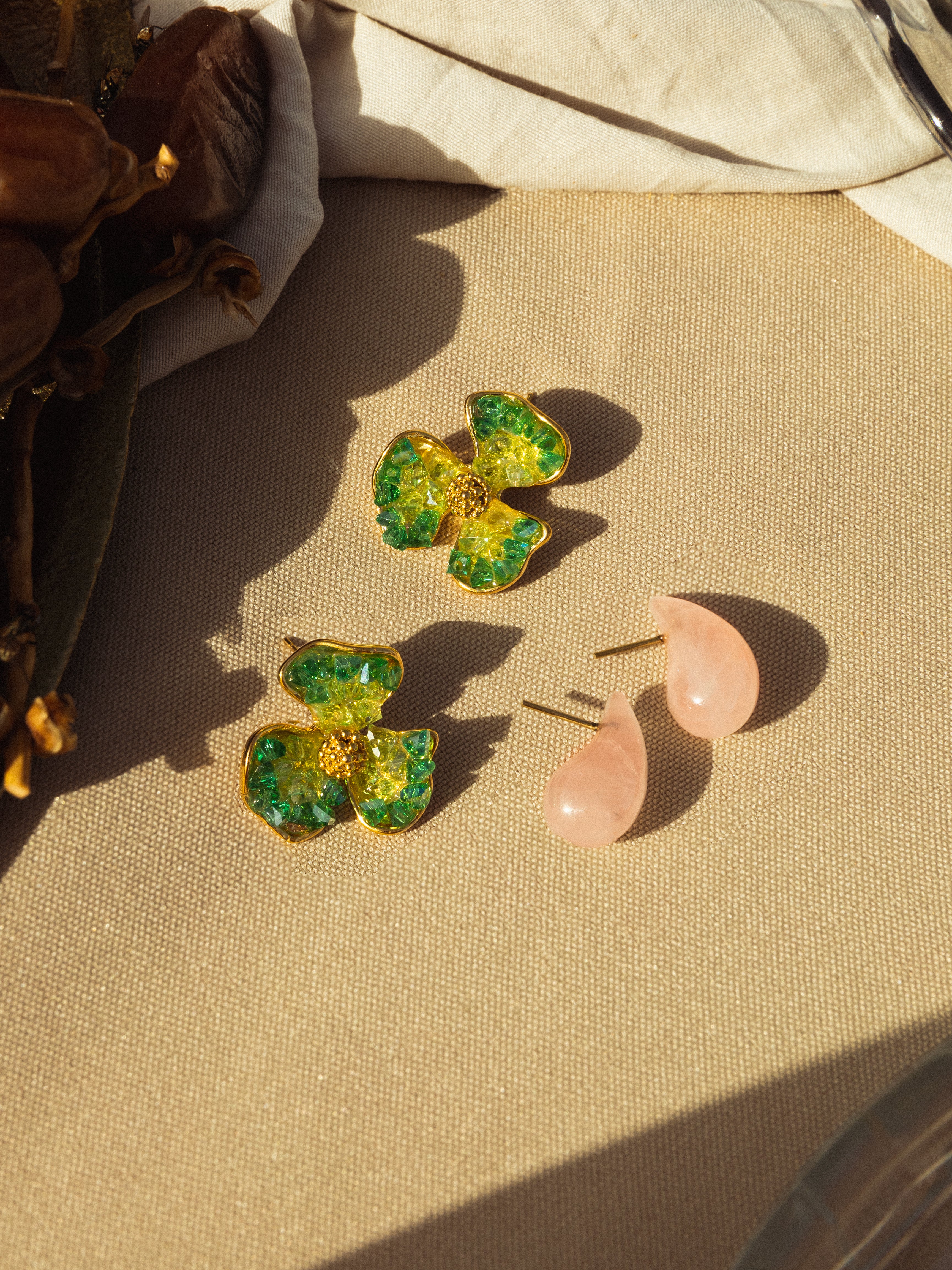 Brincos Clover de Liga de Metais Banhados em Ouro Verde-4