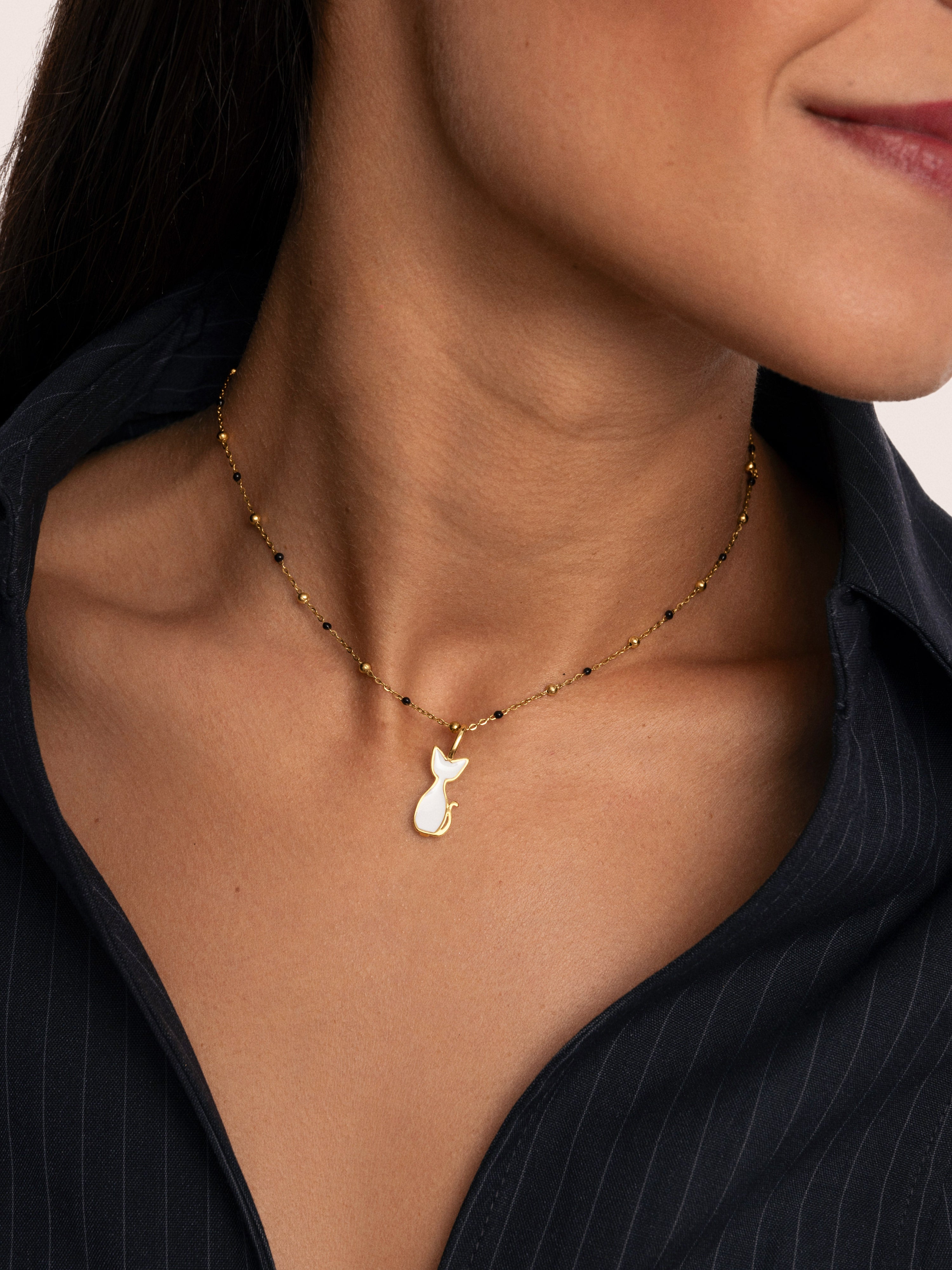 Charm Salem Gato Enamel White de Liga de Metais Banhado a Ouro Branco-2