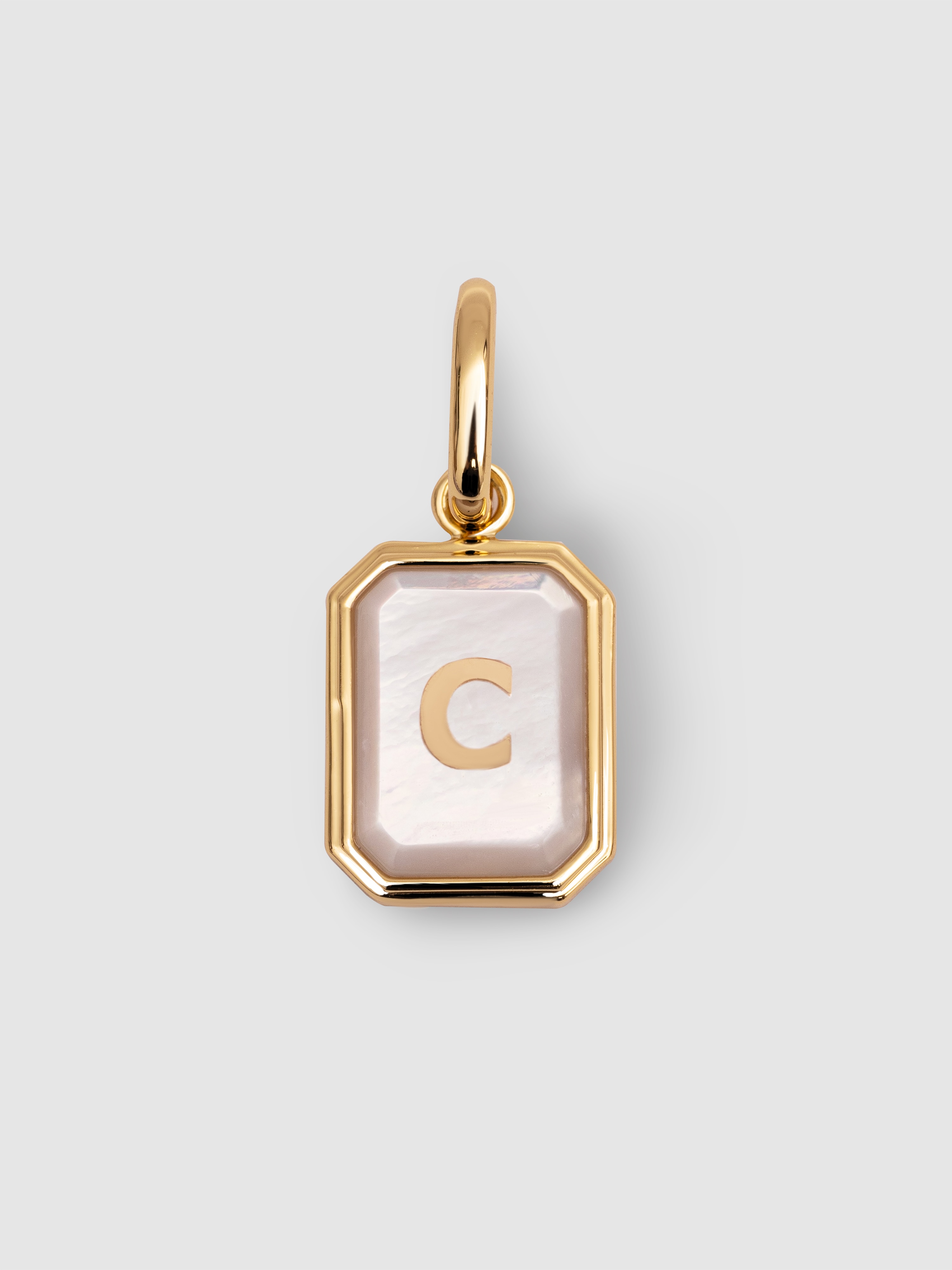 Charm Personalizado Letter Madrepérola de Liga de Metais Banhado a Ouro - C Branco-1