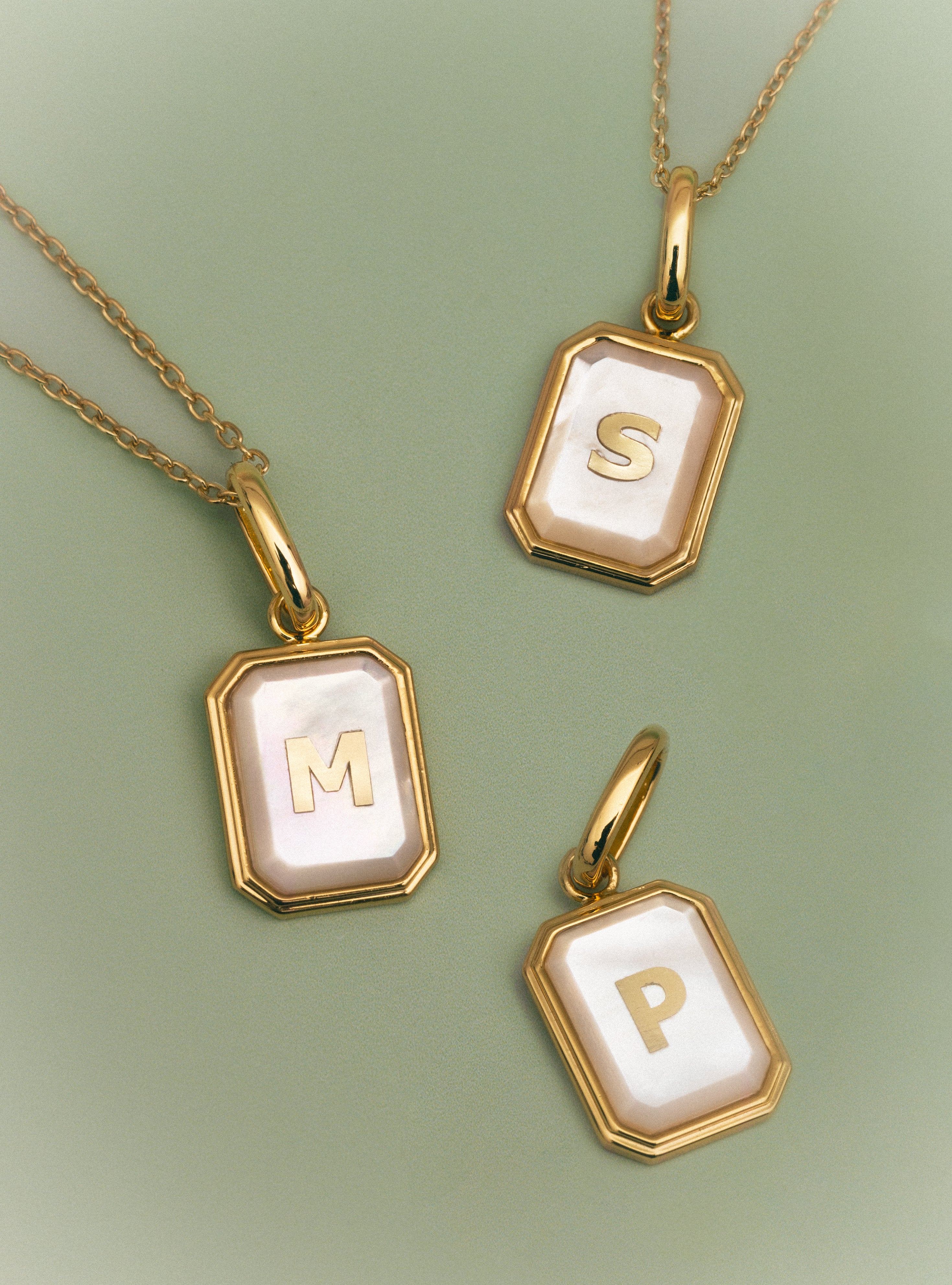 Charm Personalizado Letter Madrepérola de Liga de Metais Banhado a Ouro - S Branco-6