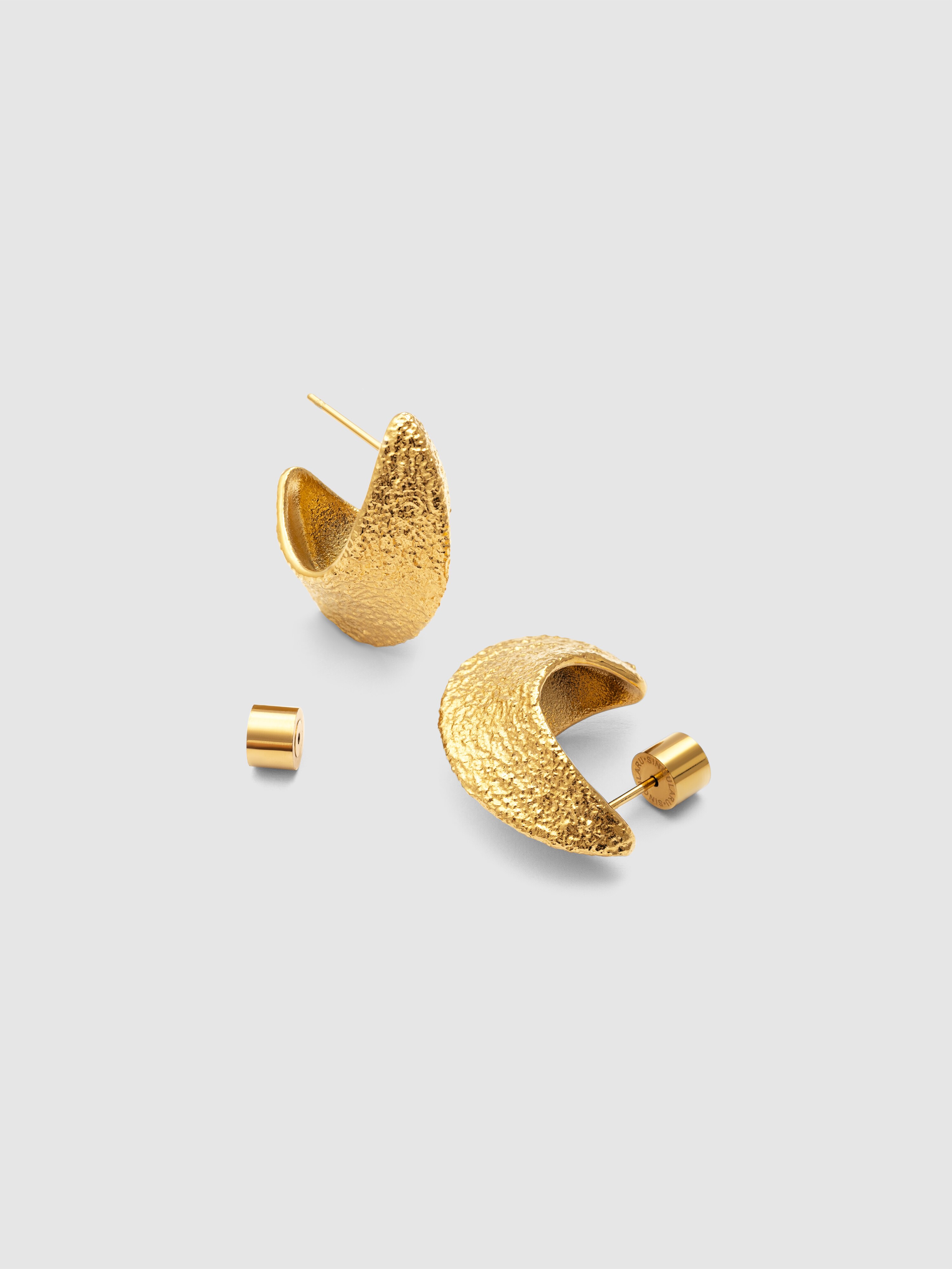 Brincos Organic Shape de Aço Banhado a Ouro Dourado-3