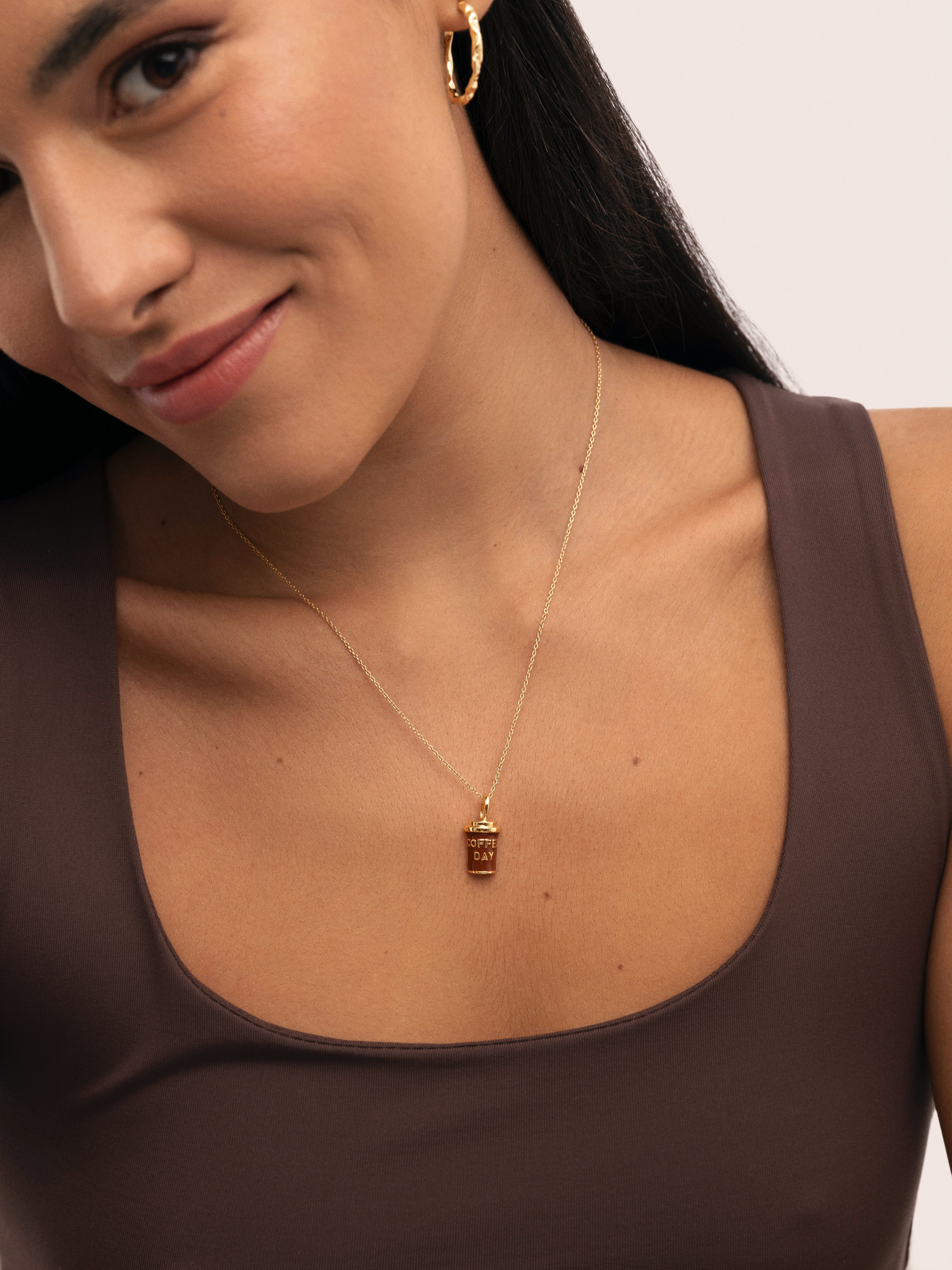 Charm Coffee de Liga de Metais Banhado a Ouro Castanho-3