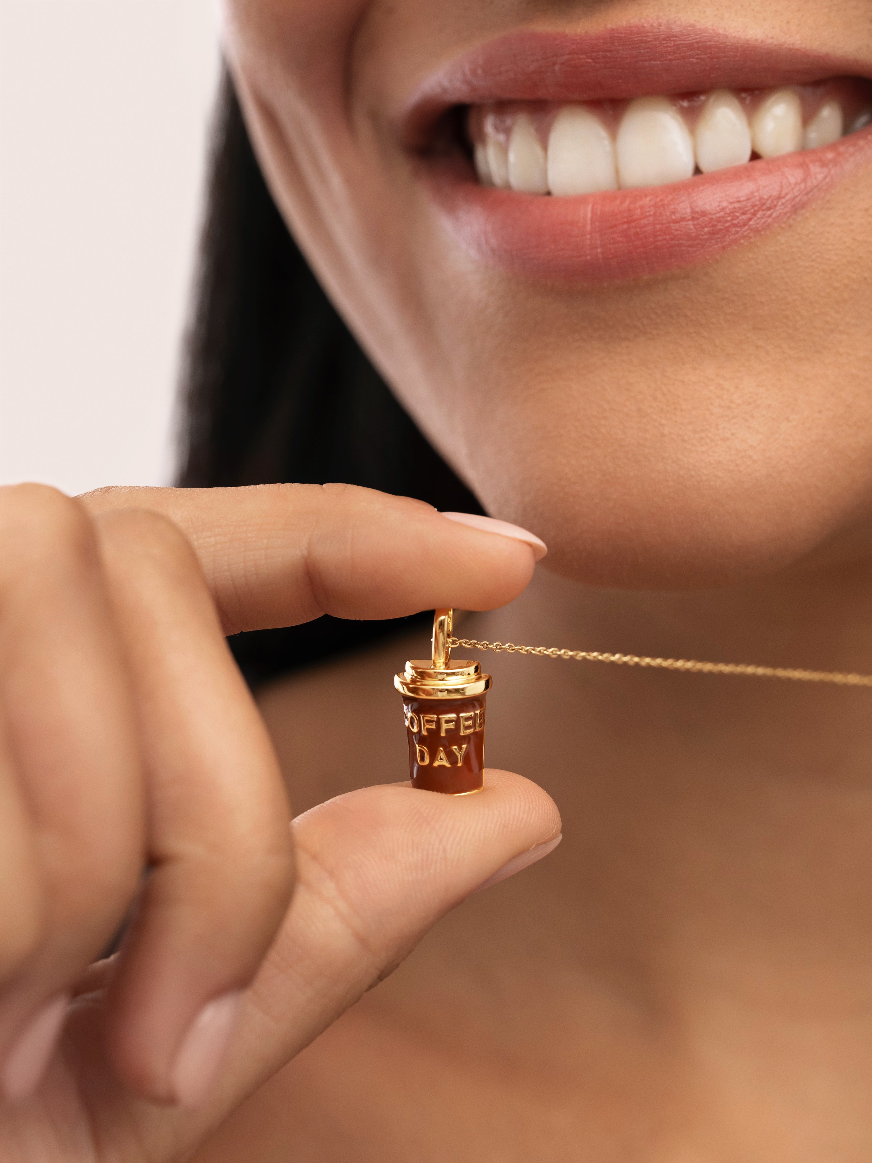Charm Coffee de Liga de Metais Banhado a Ouro Castanho-5