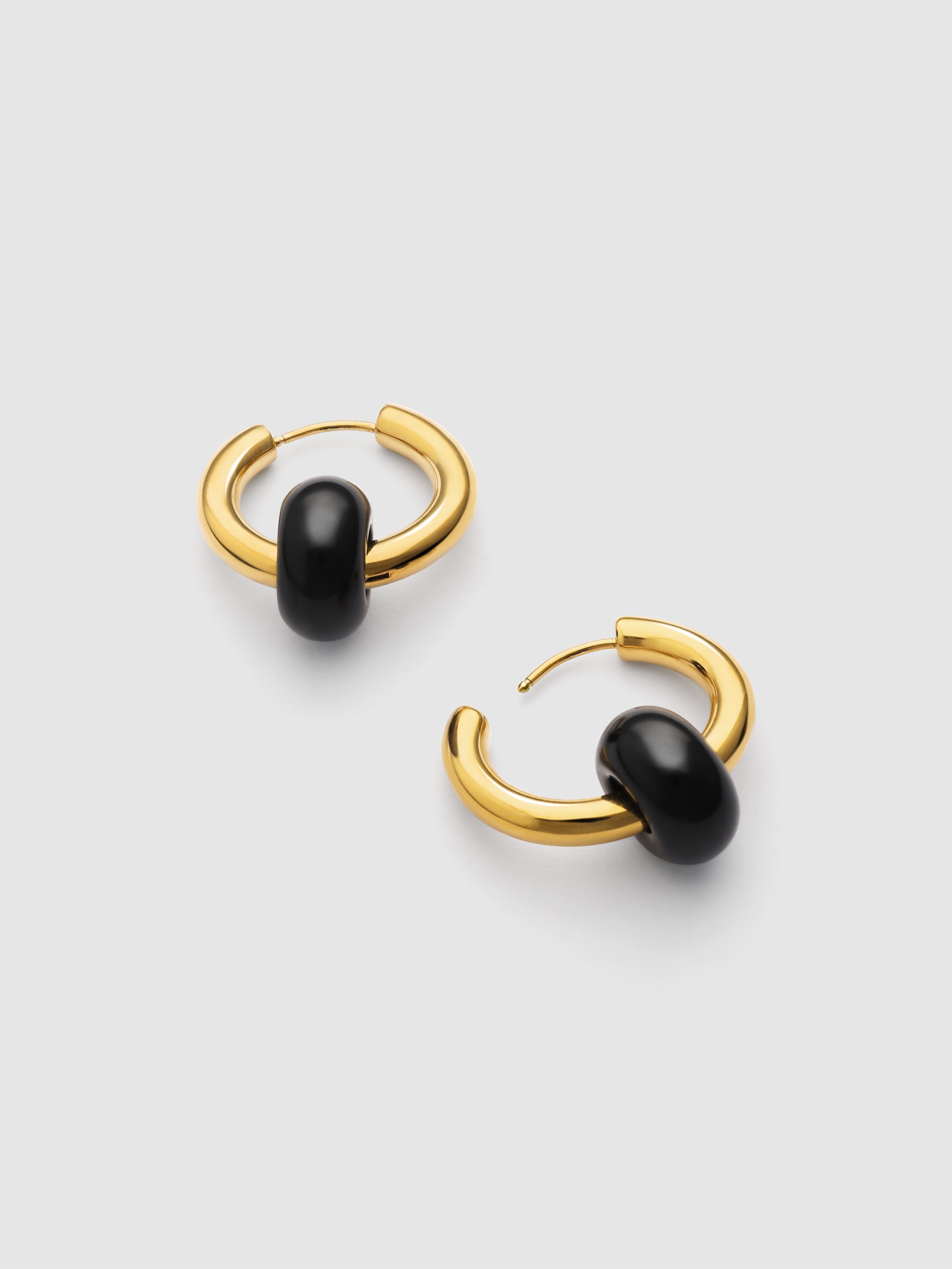 Brincos de Argola Carmen True Black de Aço Banhado a Ouro Preto-3