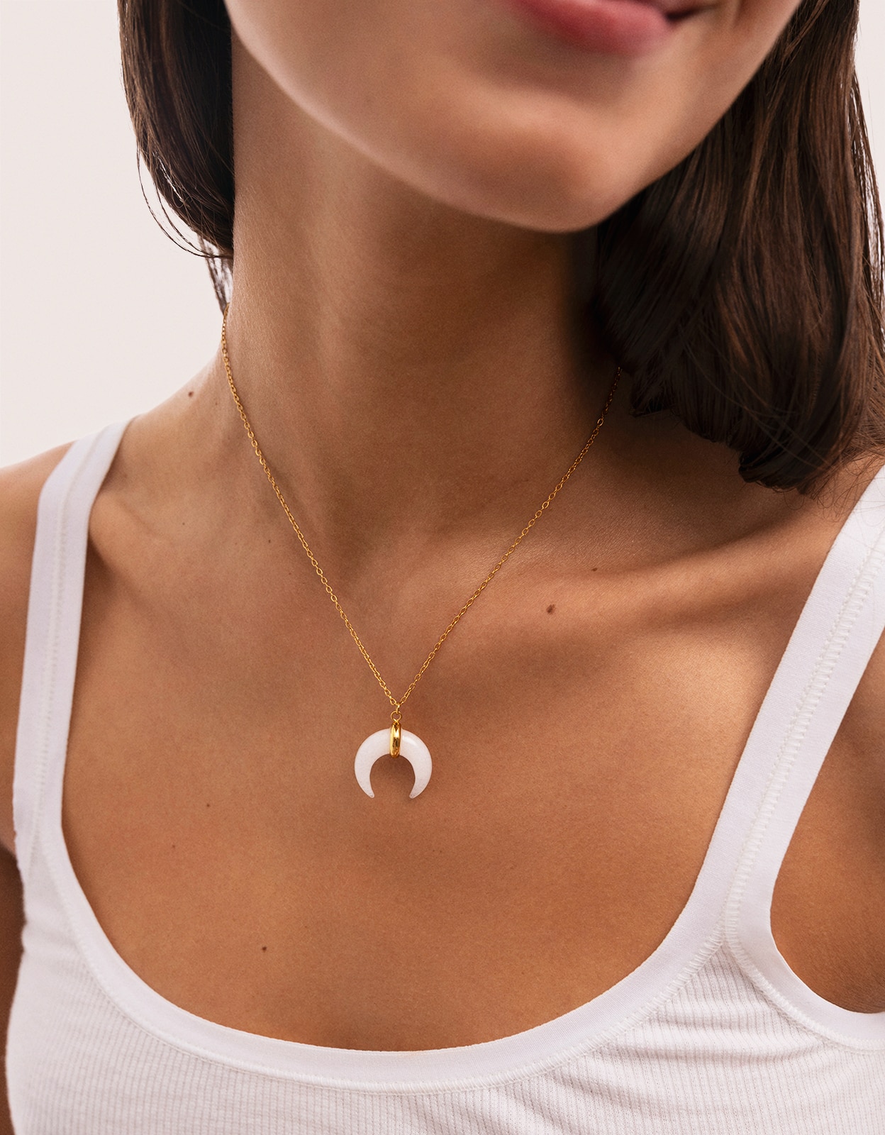 Colar Mini Moon Branco de Aço Banhado a Ouro Branco-2