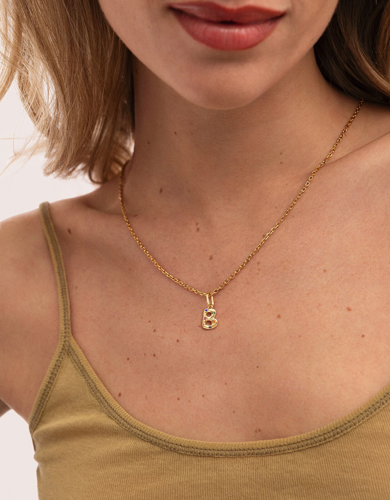Charm Inicial Organic Colors de Liga de Metais Banhado em Ouro - B Multicolor-2
