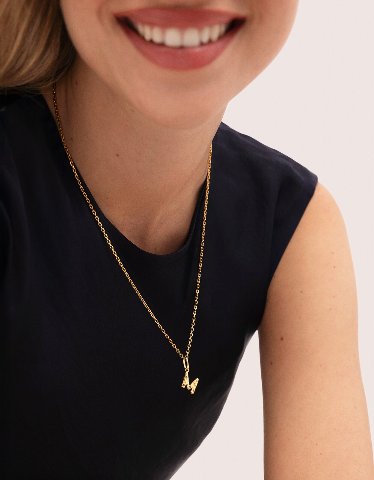 Charm Inicial Organic Colors de Liga de Metais Banhado em Ouro - B Multicolor-4