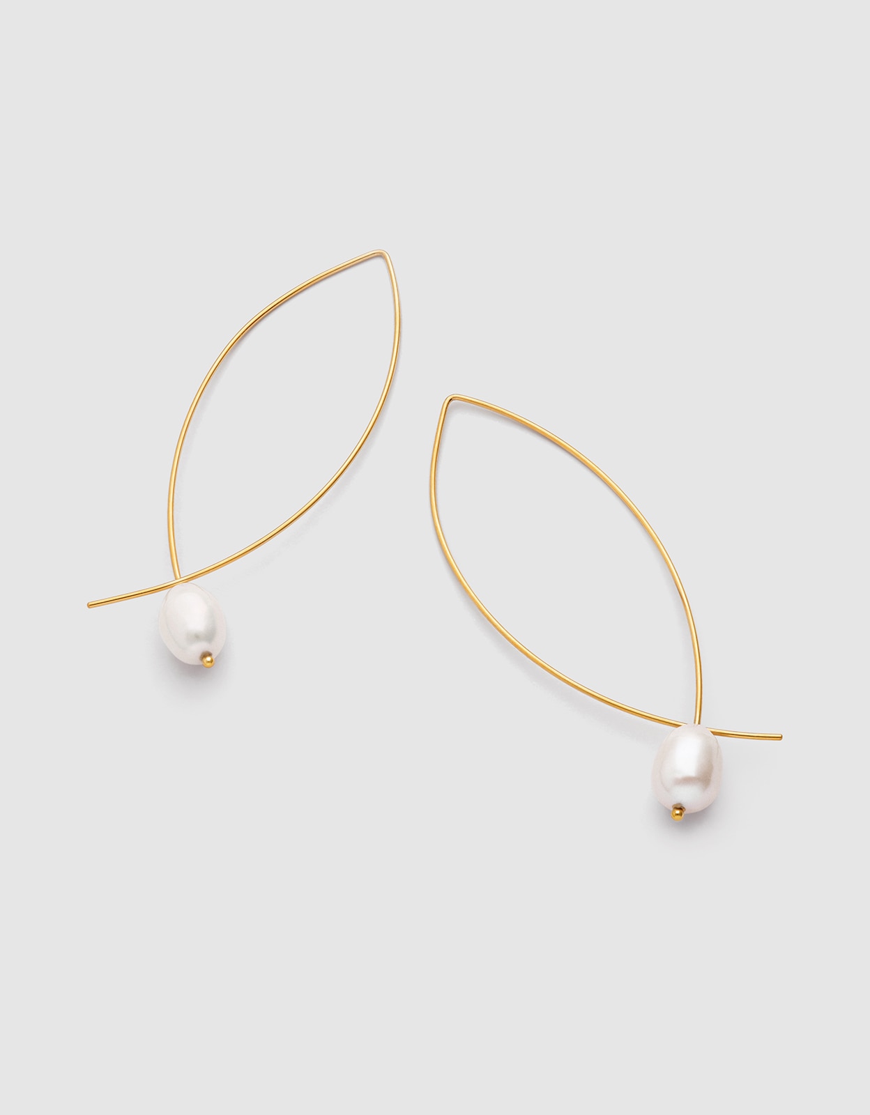 Brincos Arch Bean Pearl de Aço Banhado a Ouro Branco-3