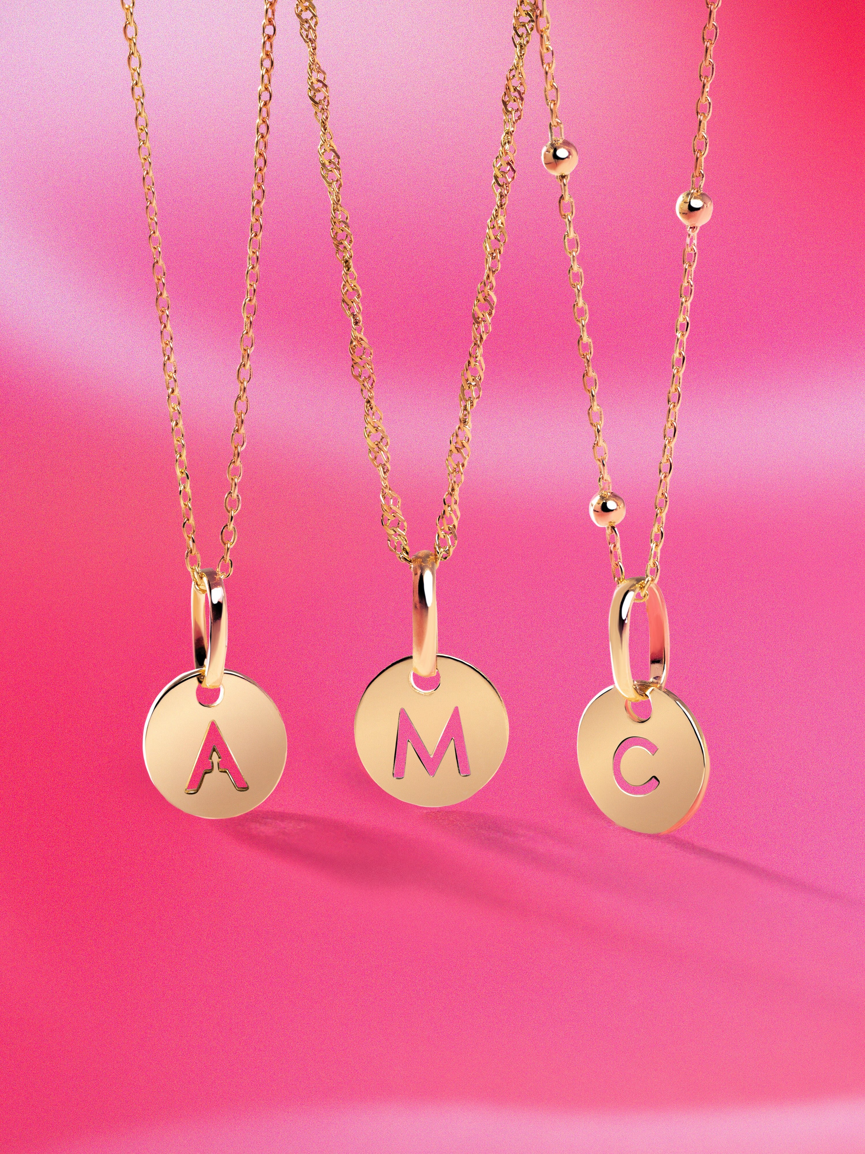 Mini Medallion Letter de Aço Banhado a Ouro - N Dourado-5
