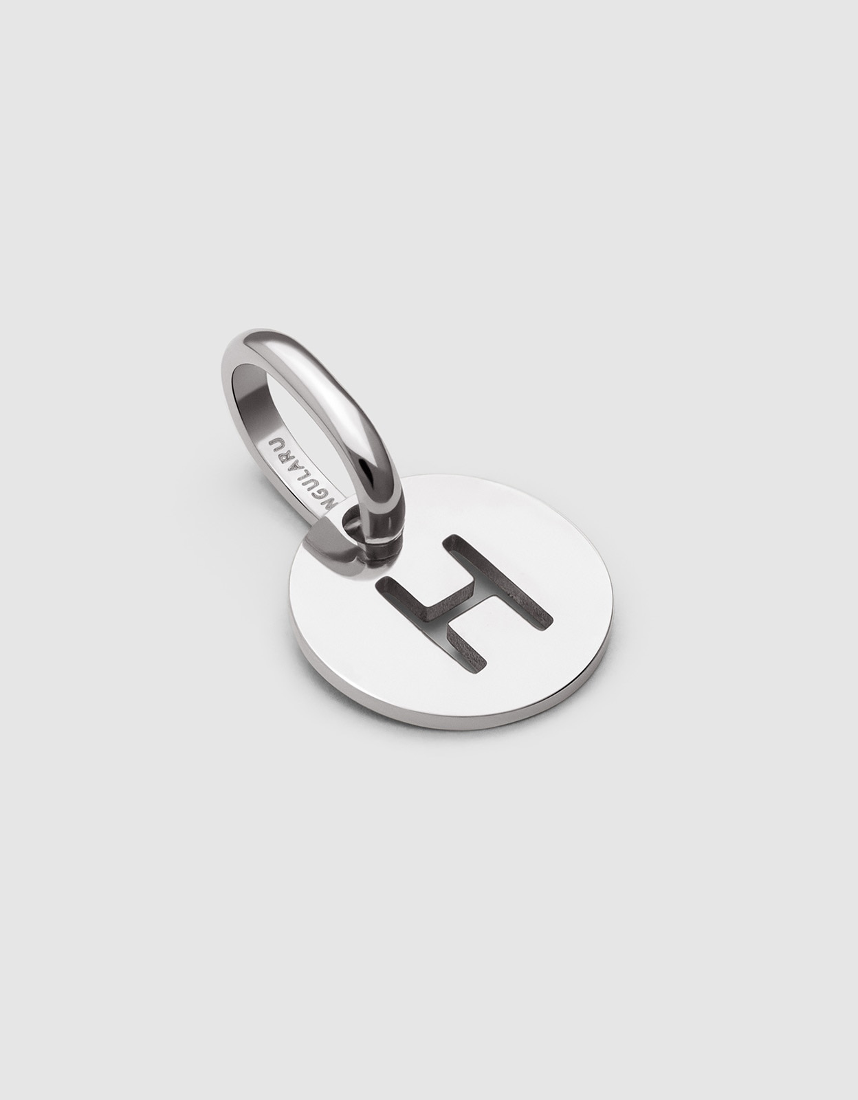 Mini Medallion Letter de Aço - H Prateado-3