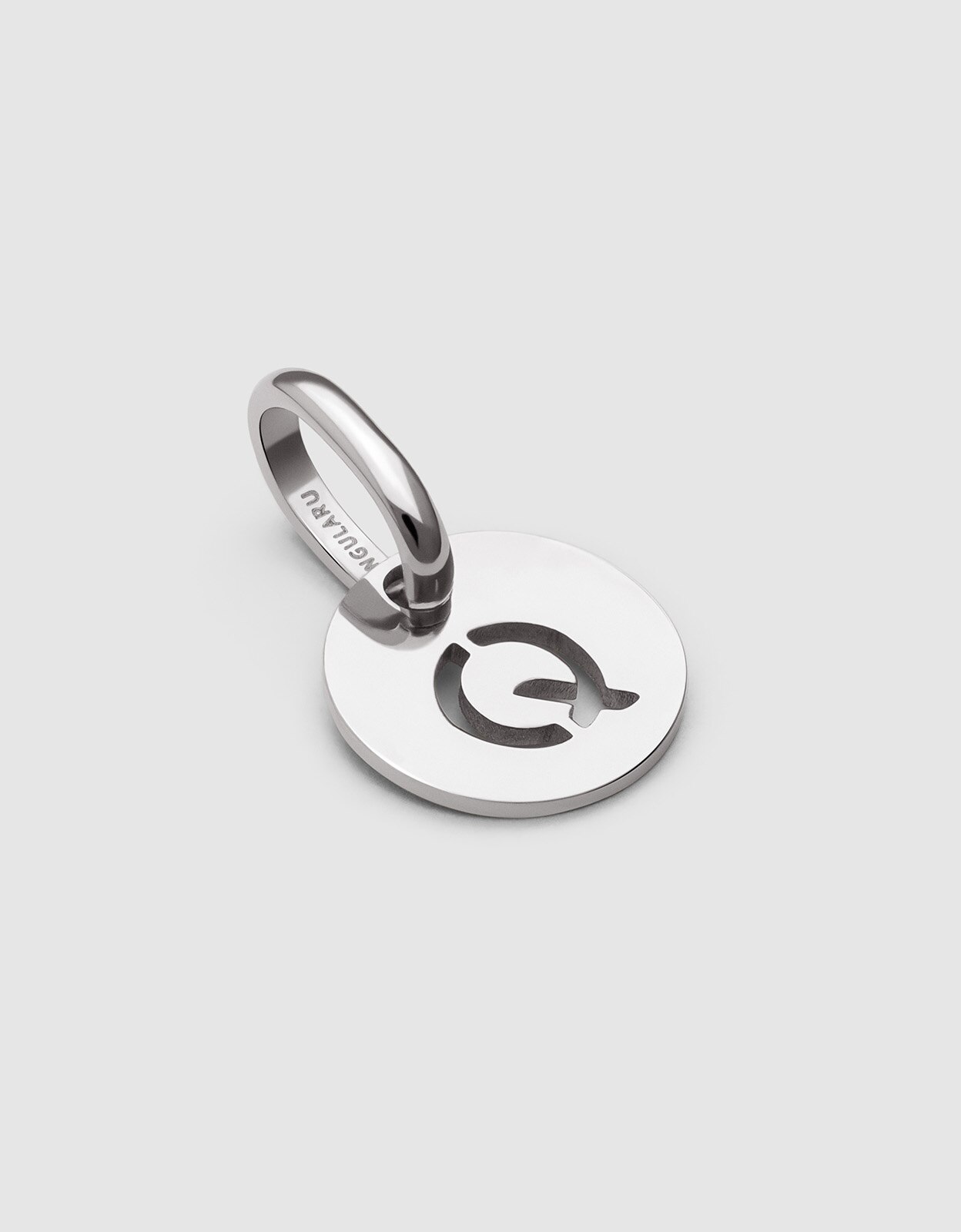 Mini Medallion Letter de Aço - P Prateado-3