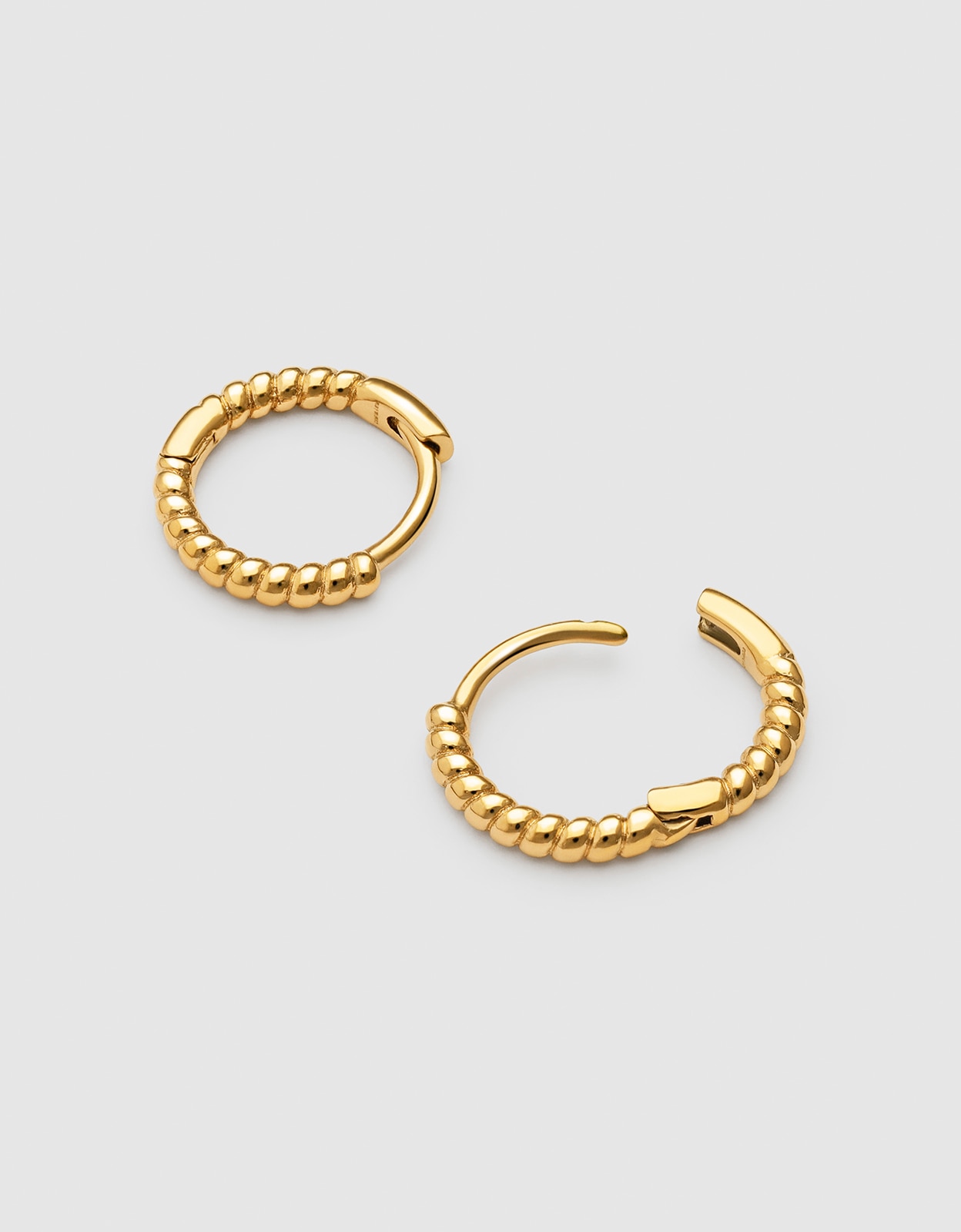 Brincos de Argola Twist de Aço Banhado a Ouro Dourado-3
