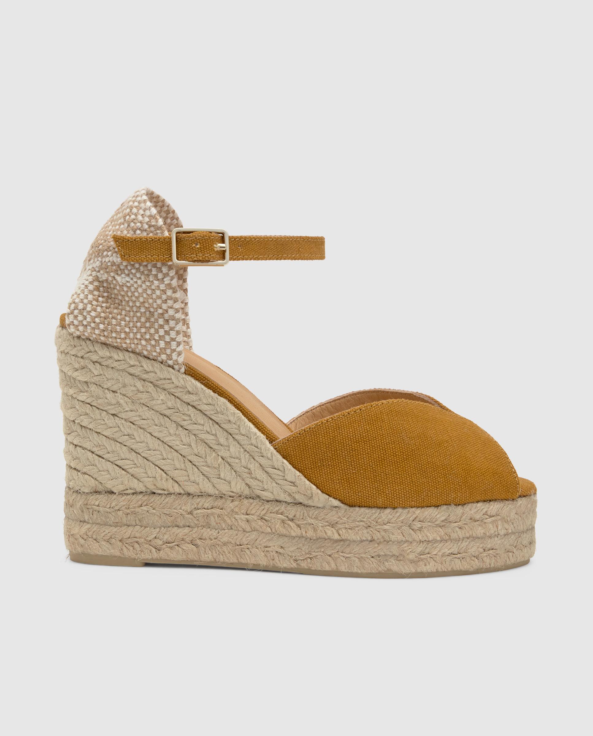 Sandálias de Cunha Bianca Estilo Peep-toe em Algodão Orgânico Lavado Mostarda-1
