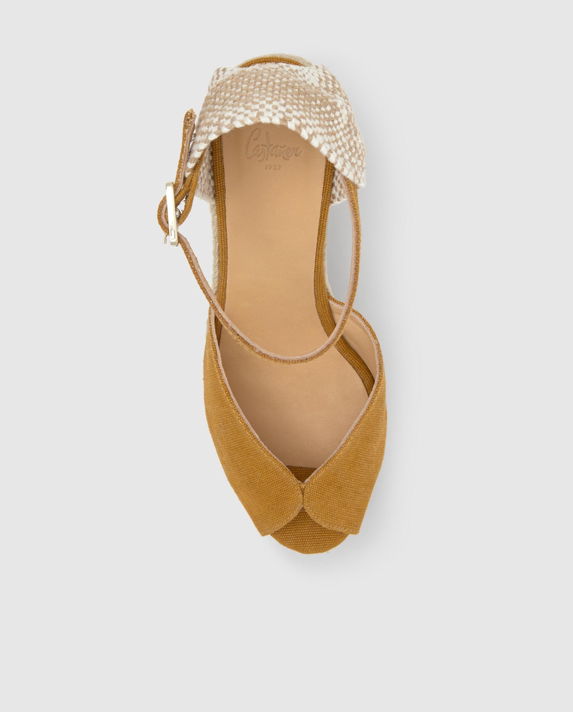Sandálias de Cunha Bianca Estilo Peep-toe em Algodão Orgânico Lavado Mostarda-6