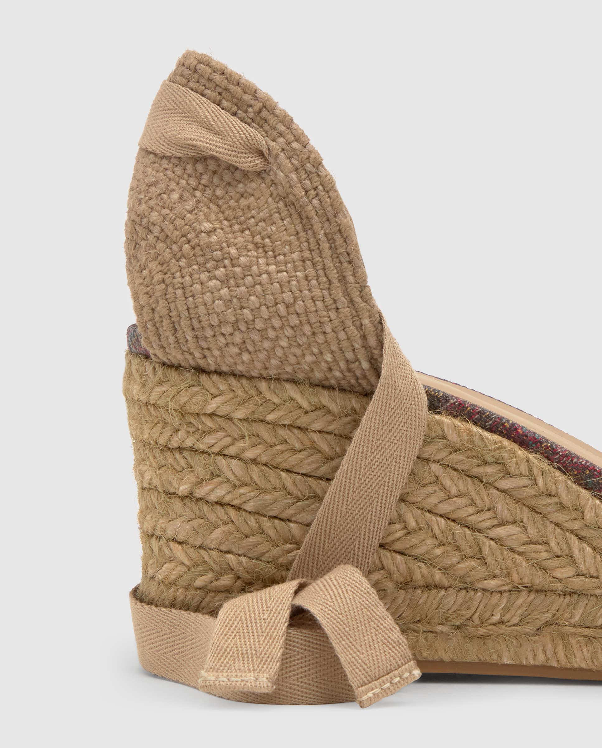 Sandálias de Cunha Bilina no Icónico Tecido Jacquard By Etro Bege-4