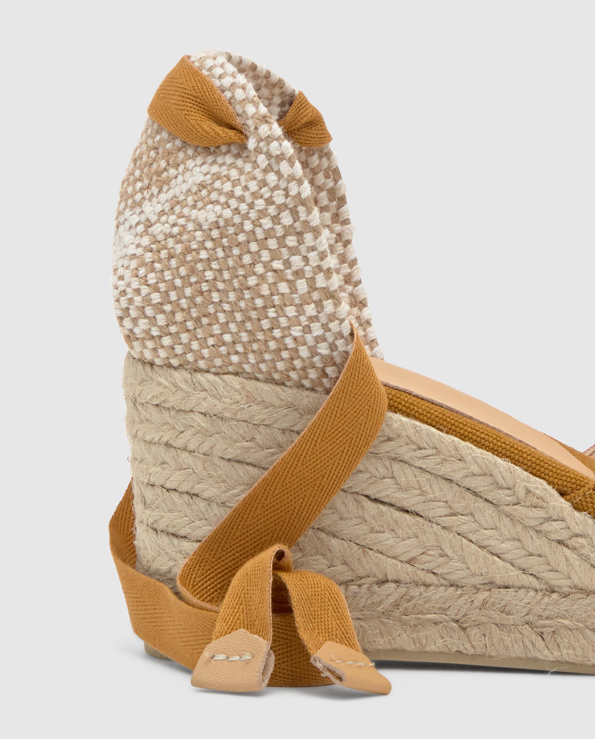 Sandálias de Cunha Bilina Estilo Peep-toe em Algodão Orgânico Lavado Mostarda-4