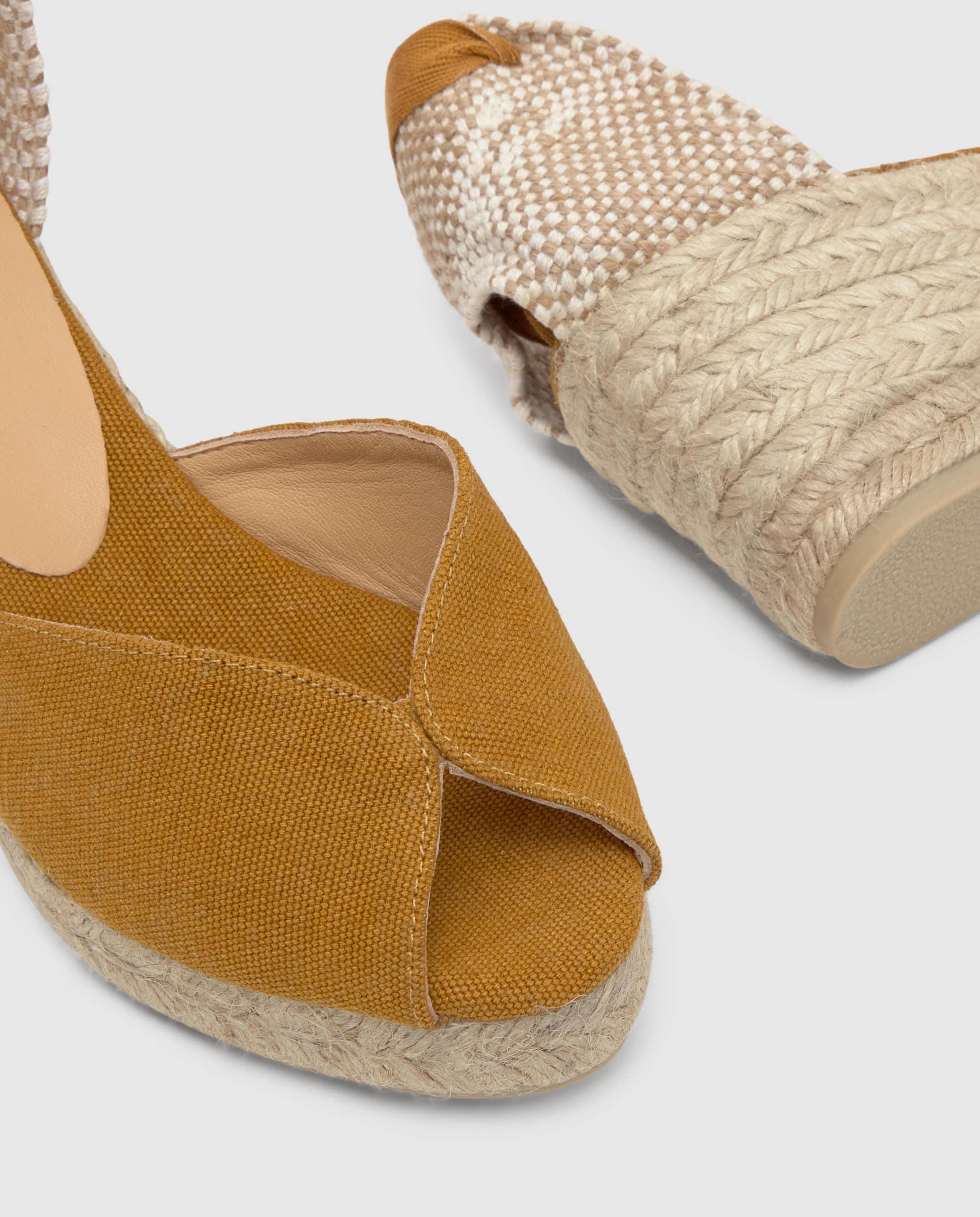 Sandálias de Cunha Bilina Estilo Peep-toe em Algodão Orgânico Lavado Mostarda-5